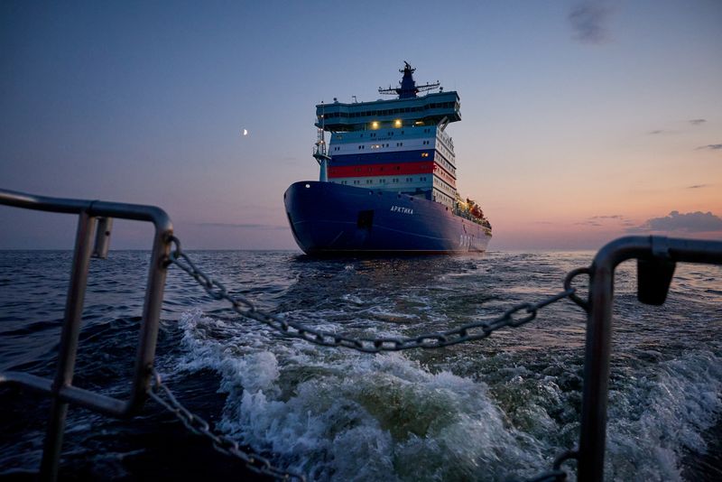 Los viejos petroleros que navegan por el Golfo de Finlandia forman parte de una reconfiguración más amplia de los buques que sirven a las exportaciones rusas de combustibles fósiles. (REUTERS)