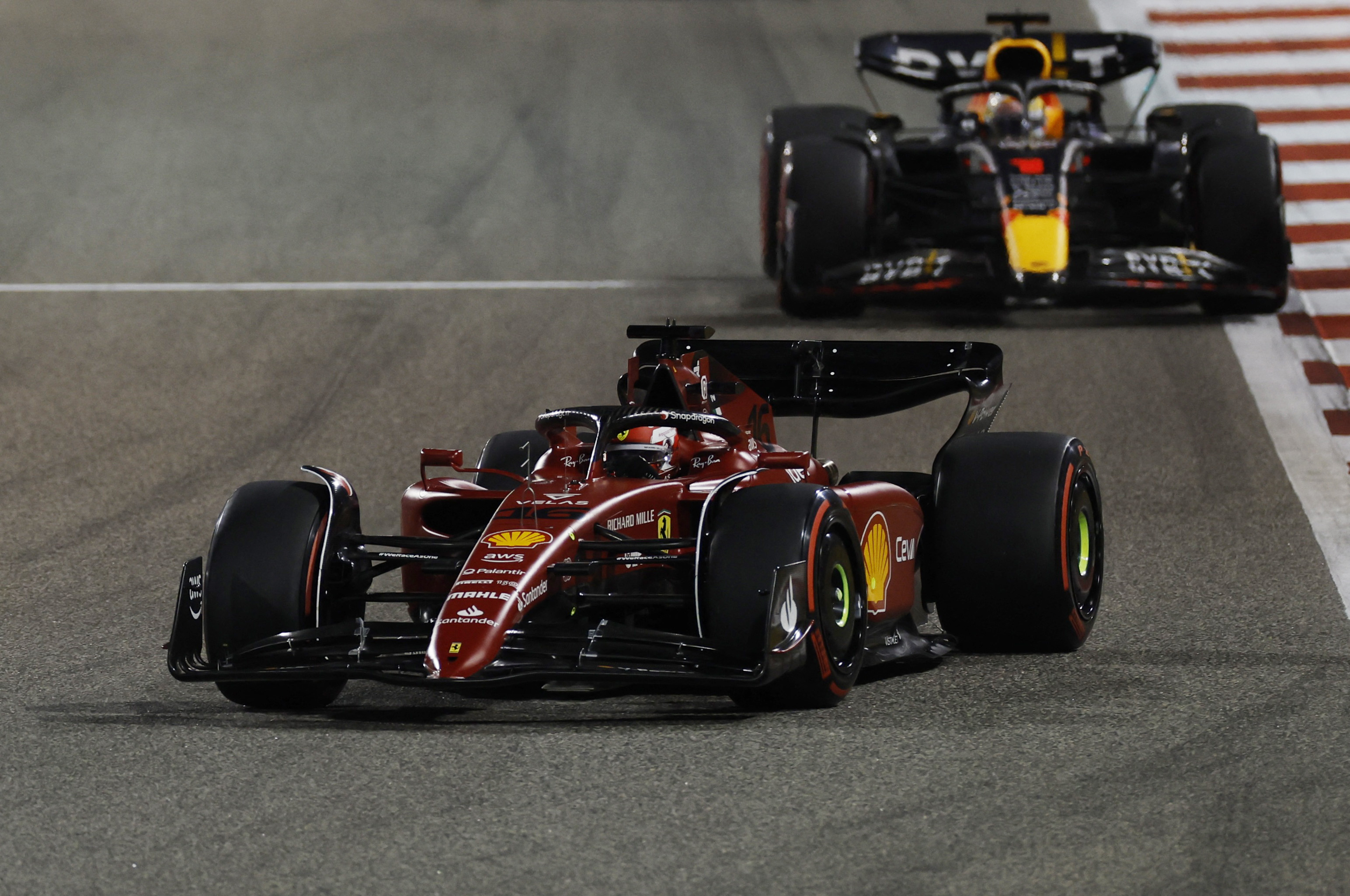 Leclerc en pleno duelo con Verstappen (REUTERS/Hamad I Mohammed)