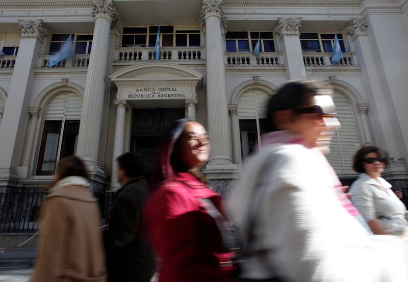 El frente del Banco Central, en el centro financiero de Buenos Aires.  (Reuters)
