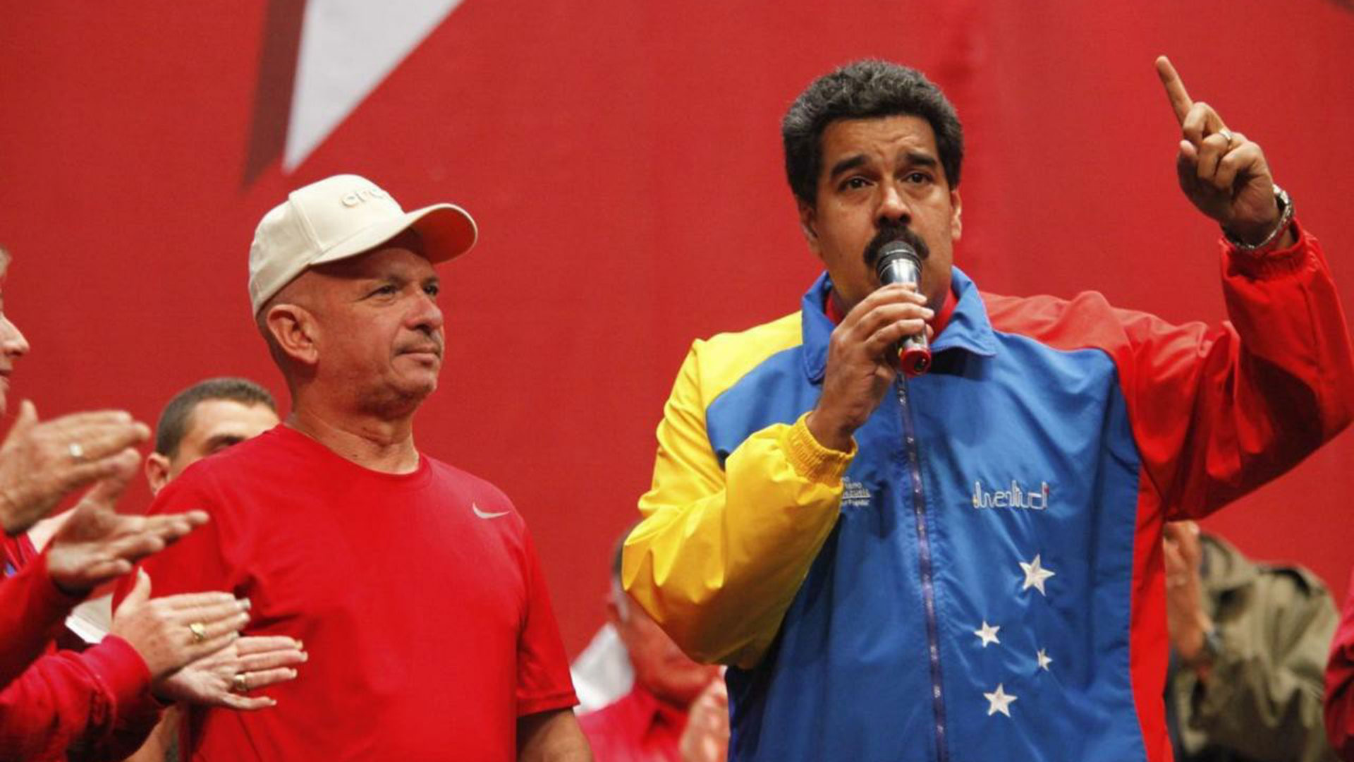 "El Pollo" Carvajal junto a Nicolás Maduro (Reuters/Archivo)