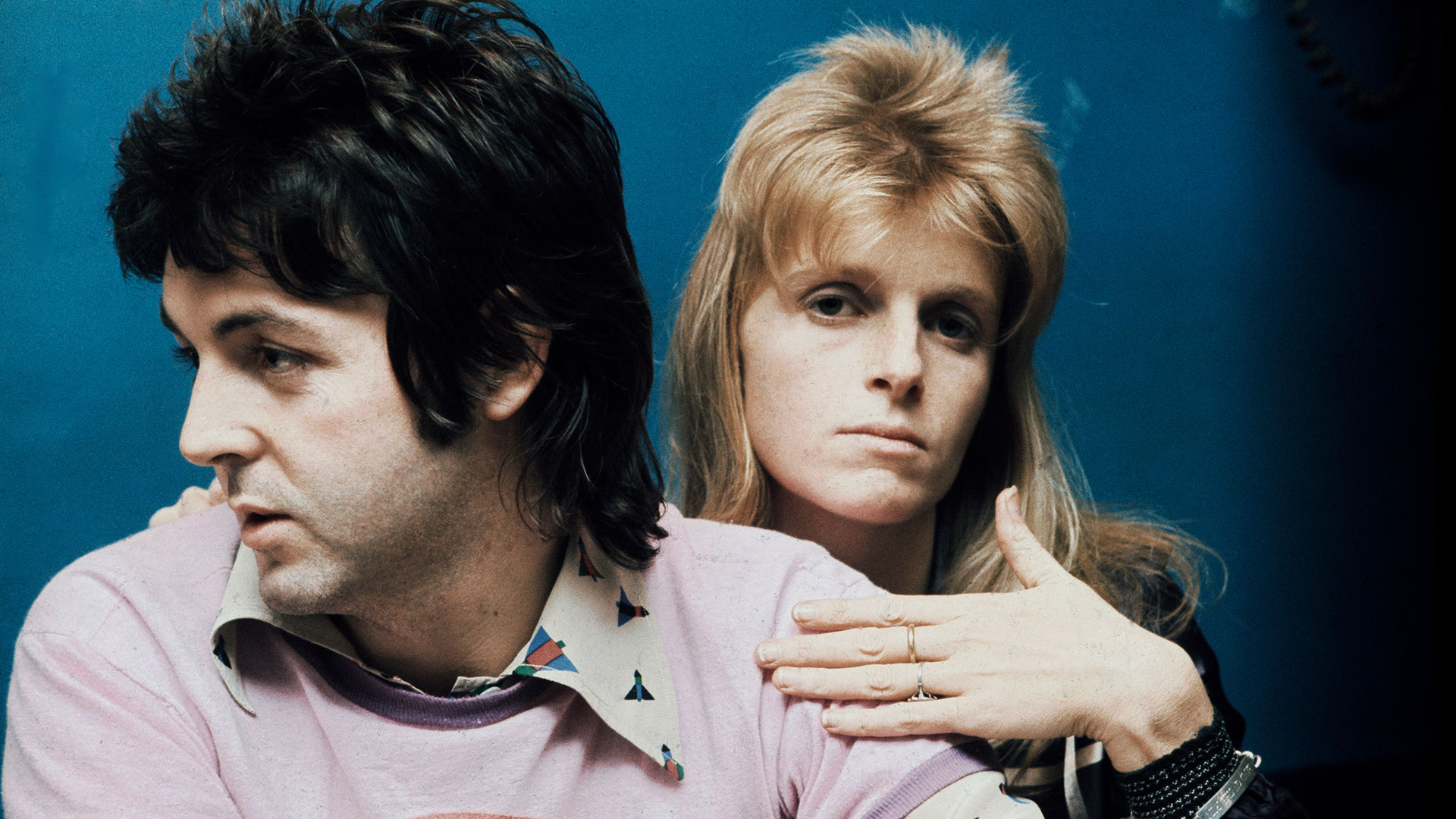 Paul McCartney y Linda McCartney integraron Wings. Ella fue denostada por sus escasas habilidades musicales. Pero tras la disolución del grupo siguió integrando cada banda de Paul (Photo by Michael Putland/Getty Images)