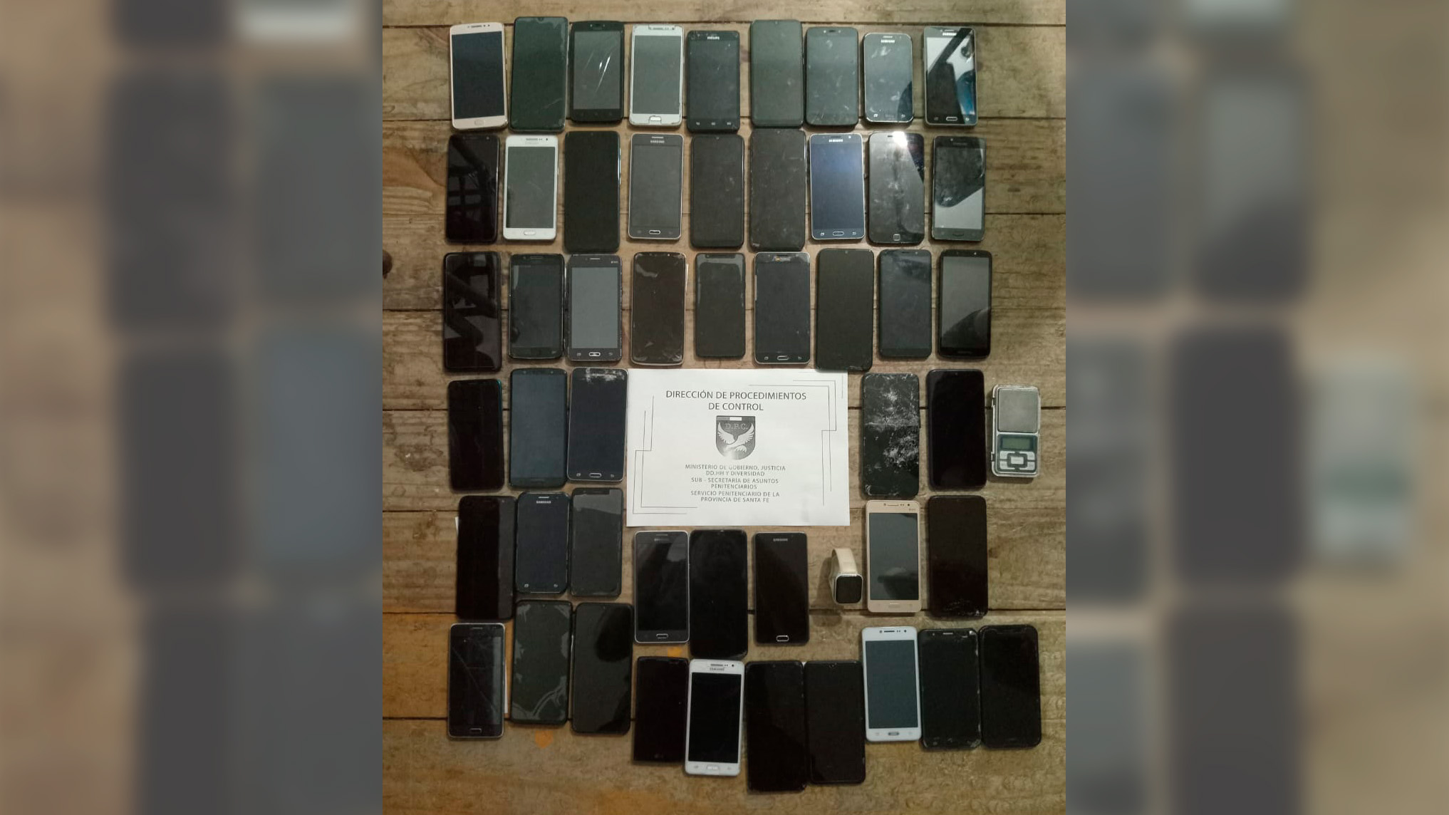 Secuestraron 51 celulares a presos federales que están en la cárcel de Coronda de Santa Fe
