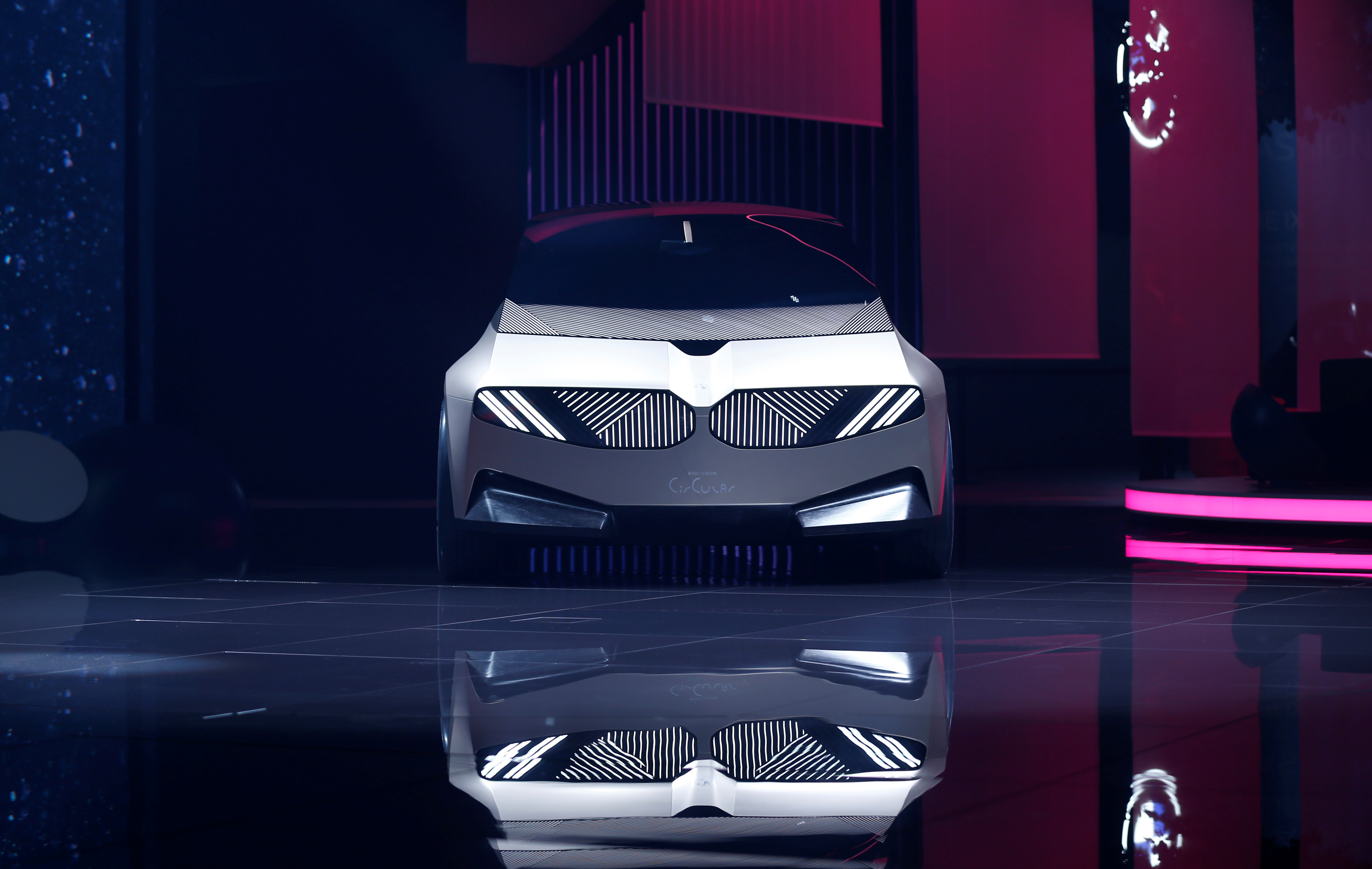 BMW i Vision Circular es el auto de concepto que la casa bávara muestra en Múnich como un vehículo 100% reciclable para 2.040