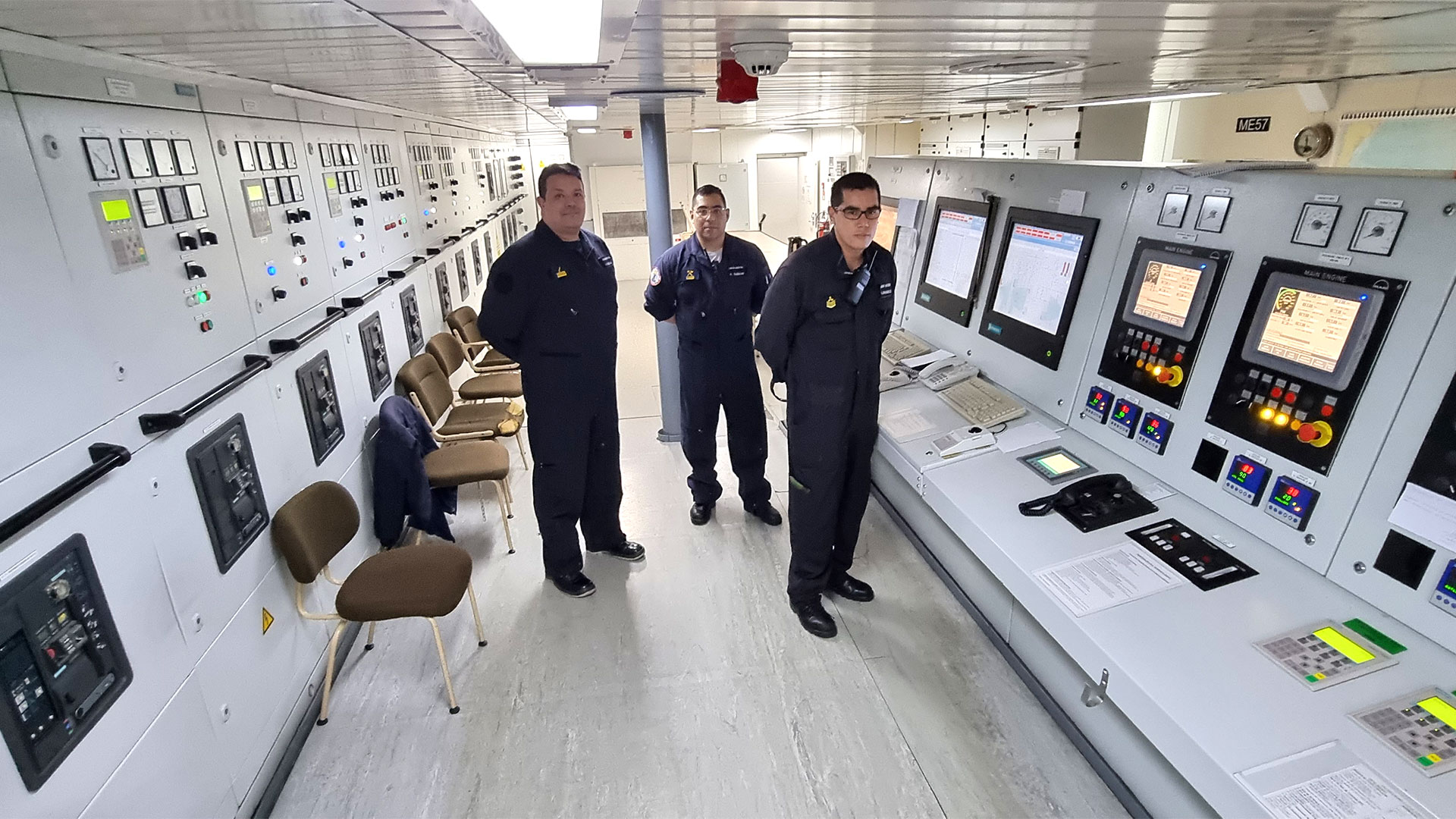 Los operarios, clave en el buen funcionamiento del Almirante Irízar (Fernando Morales)