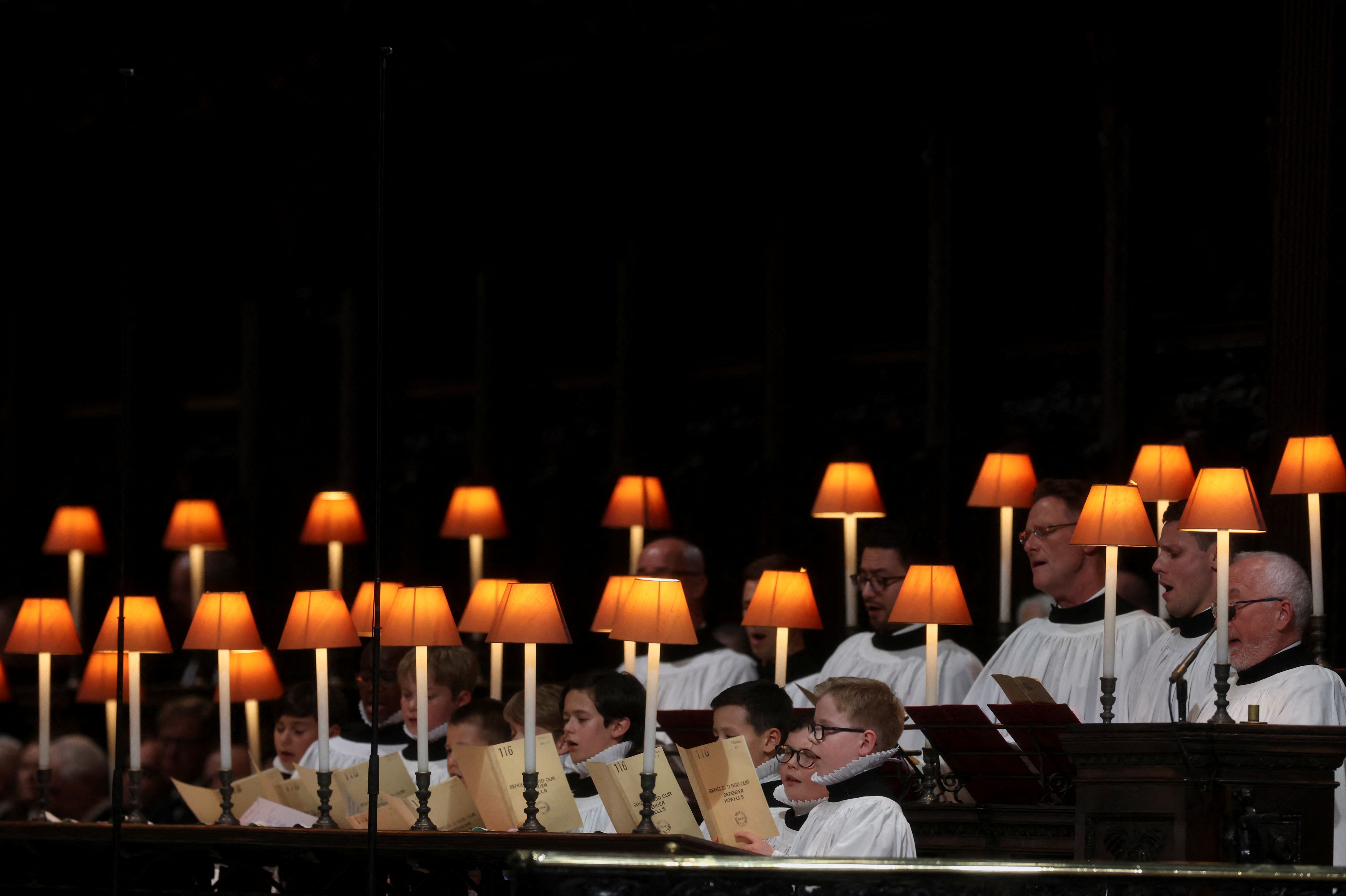 El coro de niños durante el evento (REUTERS/Paul Childs)