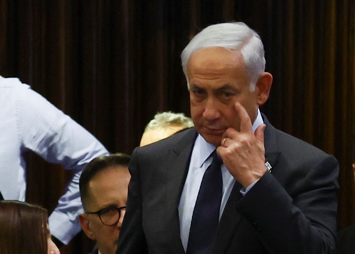 El principal aliado de Netanyahu dijo que aceptó postergar la reforma judicial, pero puso condiciones y continúan las protestas en Israel