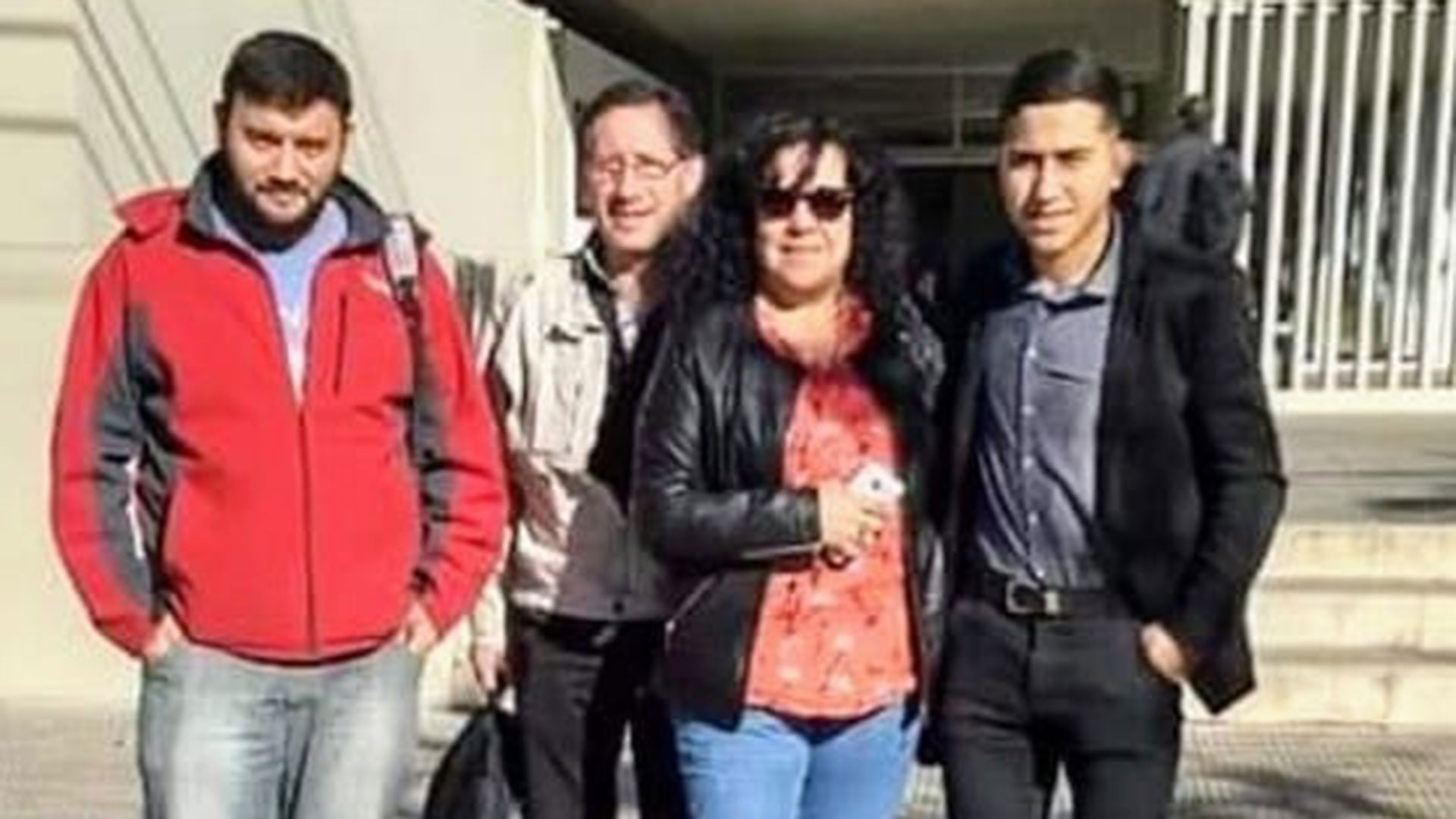 Alexis Palacios (derecha) junto a Miriam y Jorge Mazzega y su papá, a la izquierda.