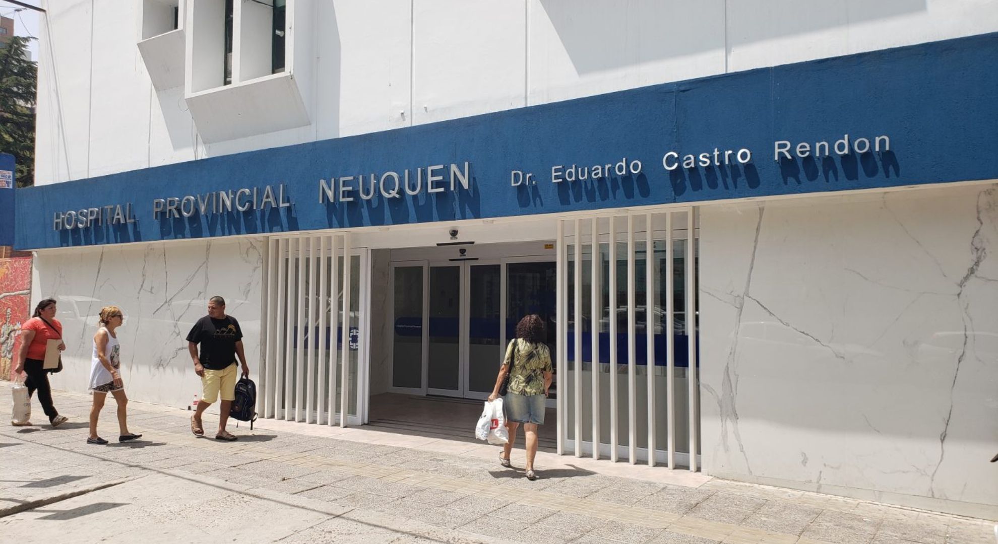 Neuquén: presentaron un proyecto de ley para arancelar la atención médica a  extranjeros - Infobae