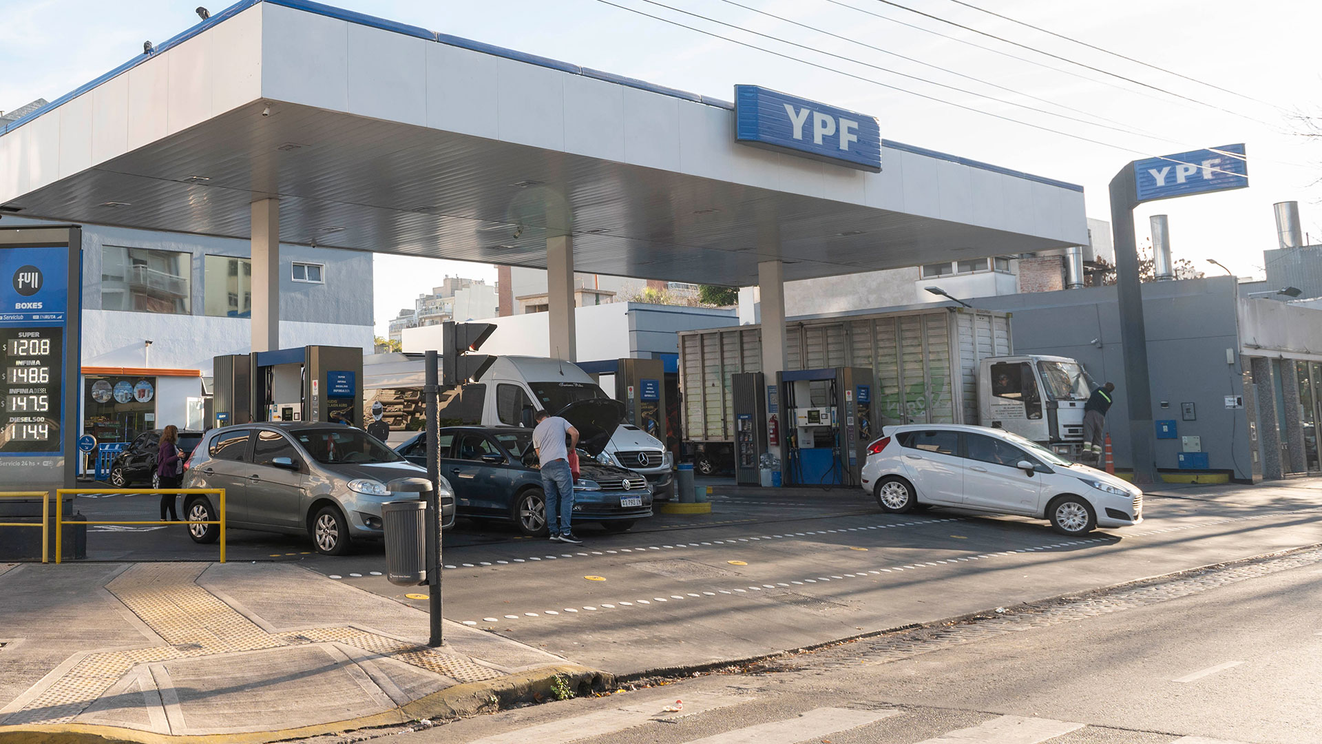 Las estaciones de servicio YPF continuarán aceptando el pago con tarjeta de crédito