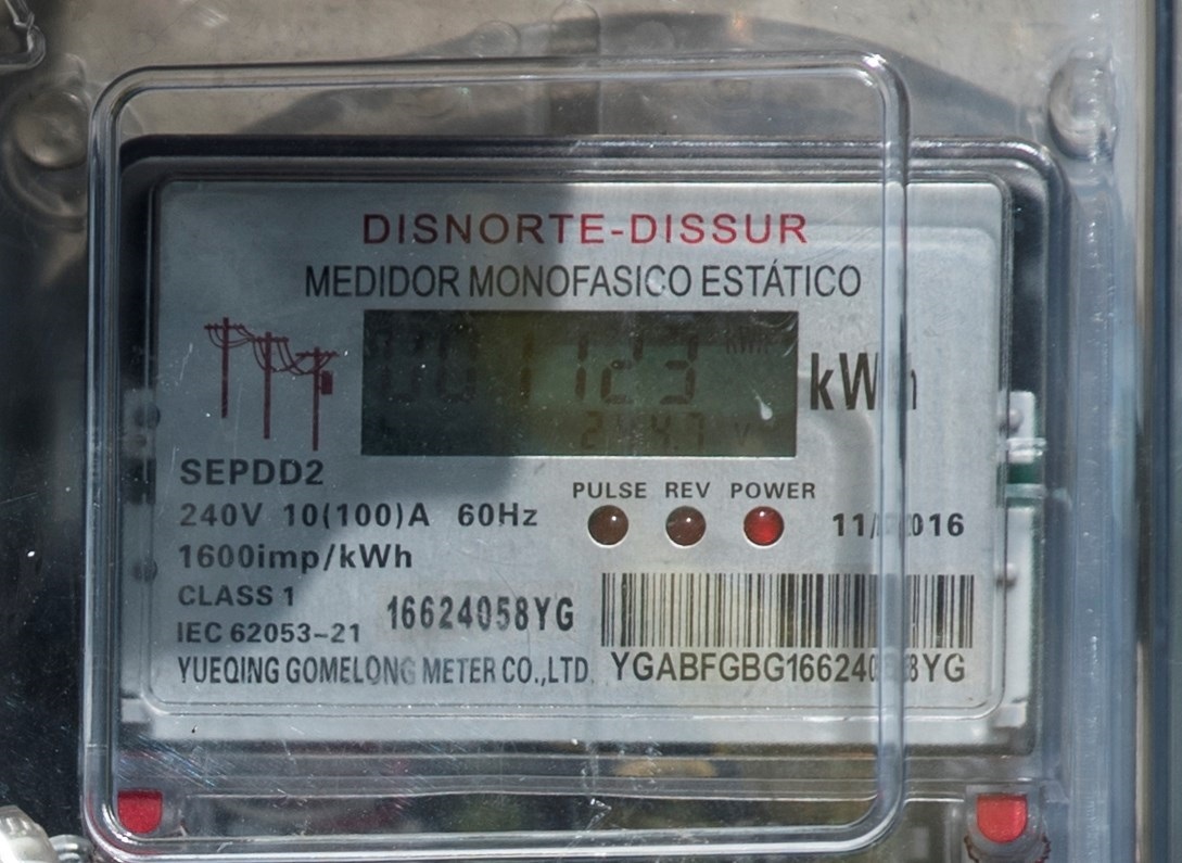 Detalle de un medidor de electricidad en un barrio de Managua, 19 de septiembre de 2019. EFE/Jorge Torres/Archivo
