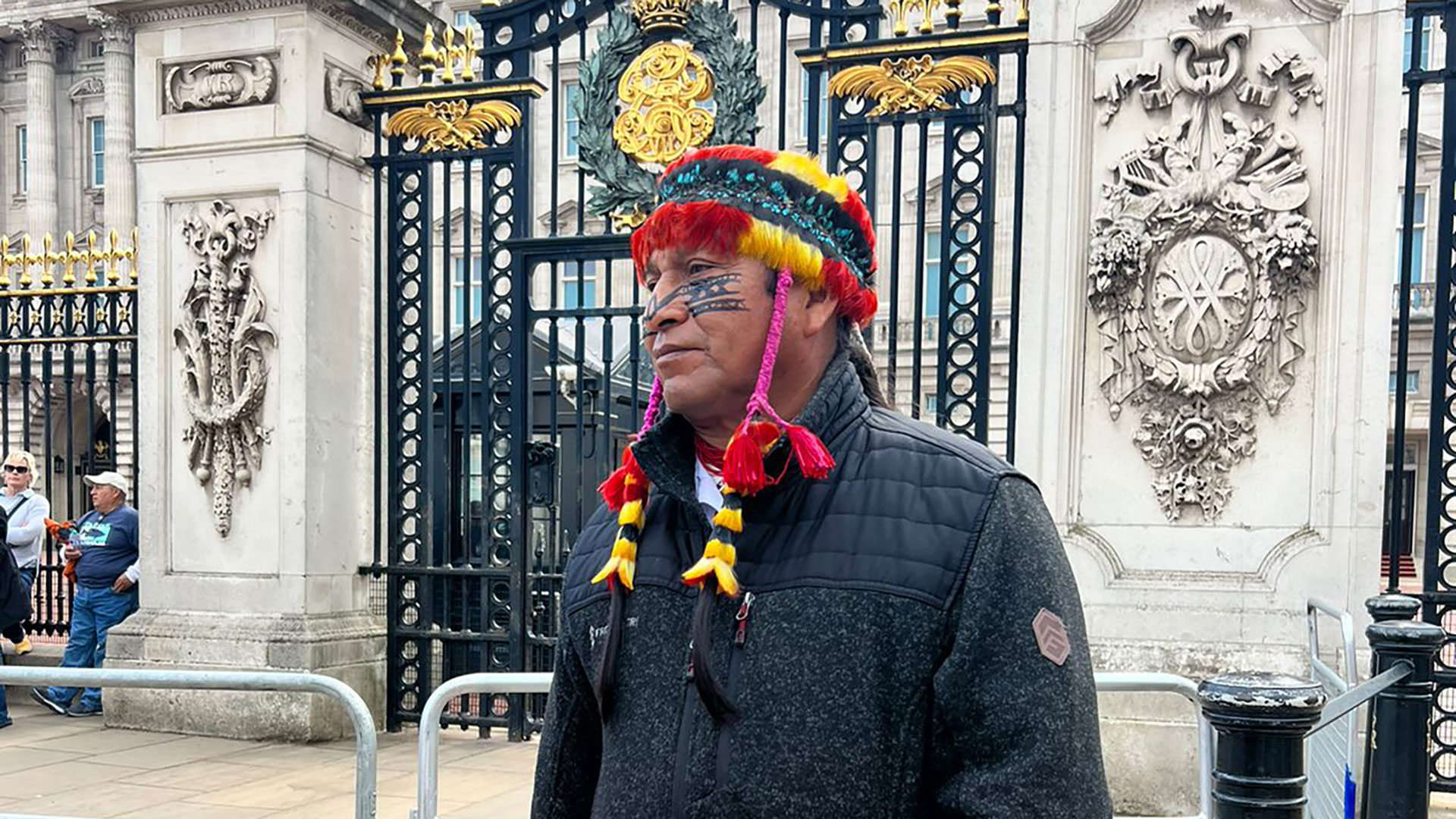 Domingo, representante de Ecuador, conversó con Infobae frente al Palacio de Buckingham