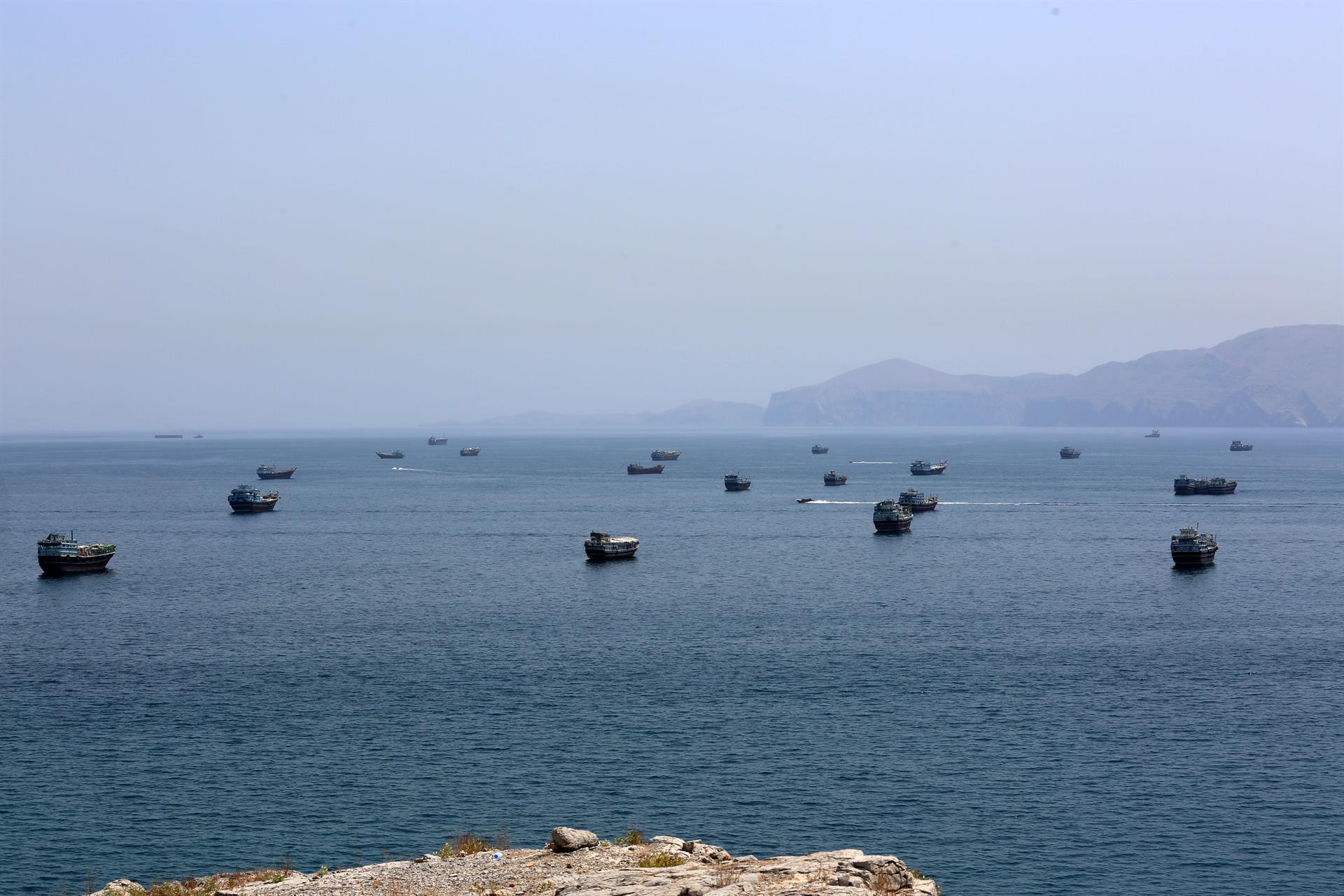 La agencia mar&iacute;tima brit&aacute;nica inform&oacute; que un proyectil impact&oacute; contra un buque cisterna frente a las costas de Om&aacute;n