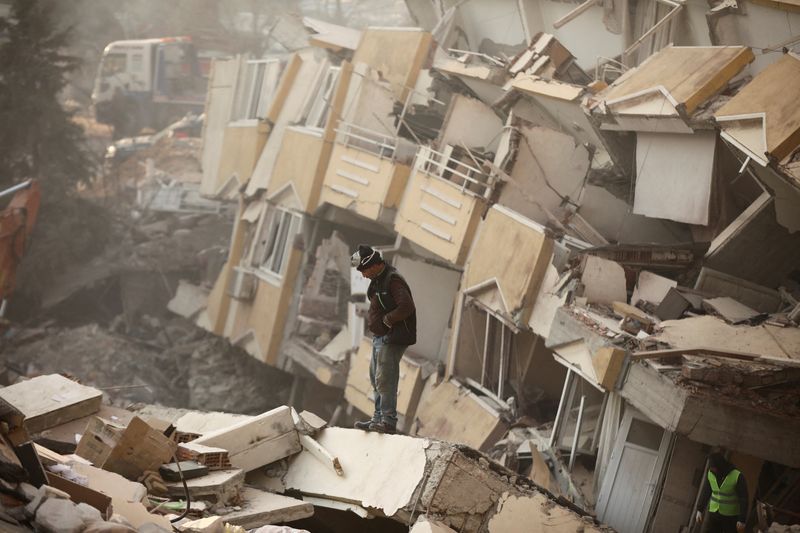 Ya hay al menos 14 detenidos acusados de negligencia en la construcción de edificios que se desplomaron con el terremoto (REUTERS)