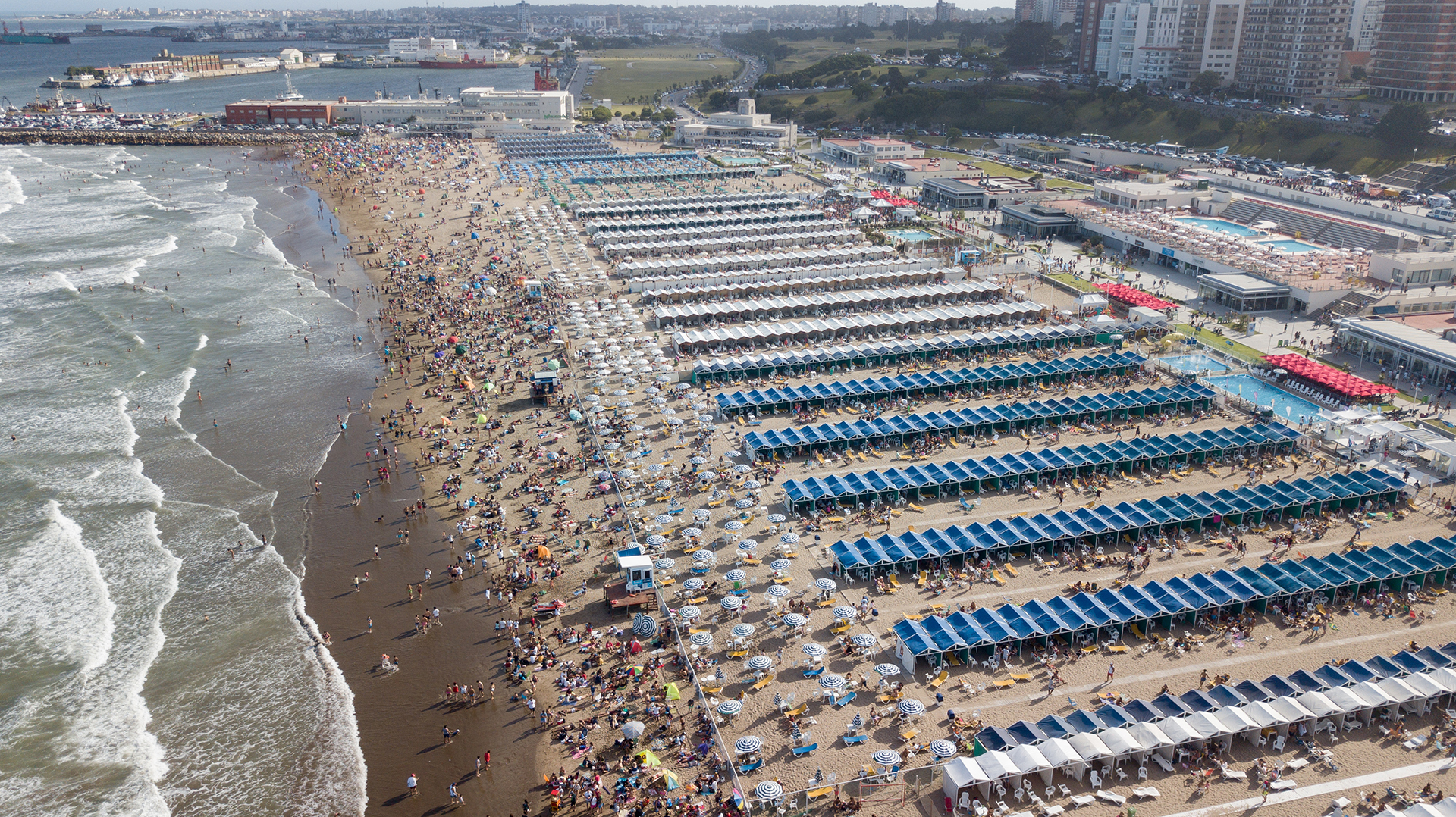 El récord de turistas en la Costa Atlántica bonaerense trajo una explosión de casos de coronavirus