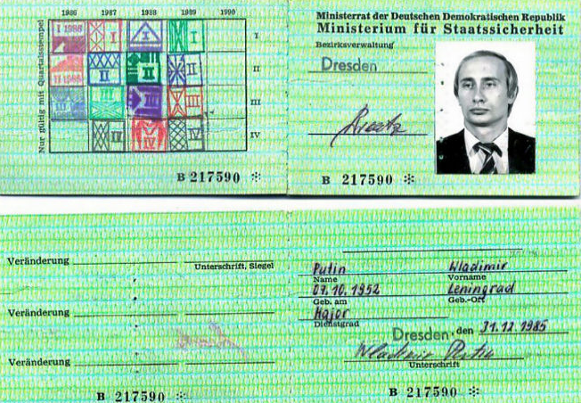 Como agente declarado del KGB, Putin tuvo un carnet durante su misión en Dresden.