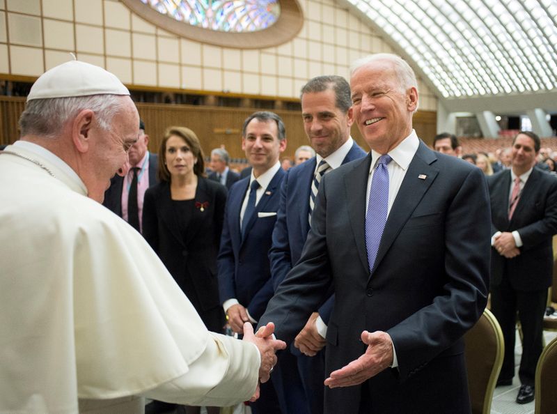 IMAGEN DE ARCHIVO. El Papa Francisco se reúne con Joe Biden en El Vaticano (Foto: Reuters)