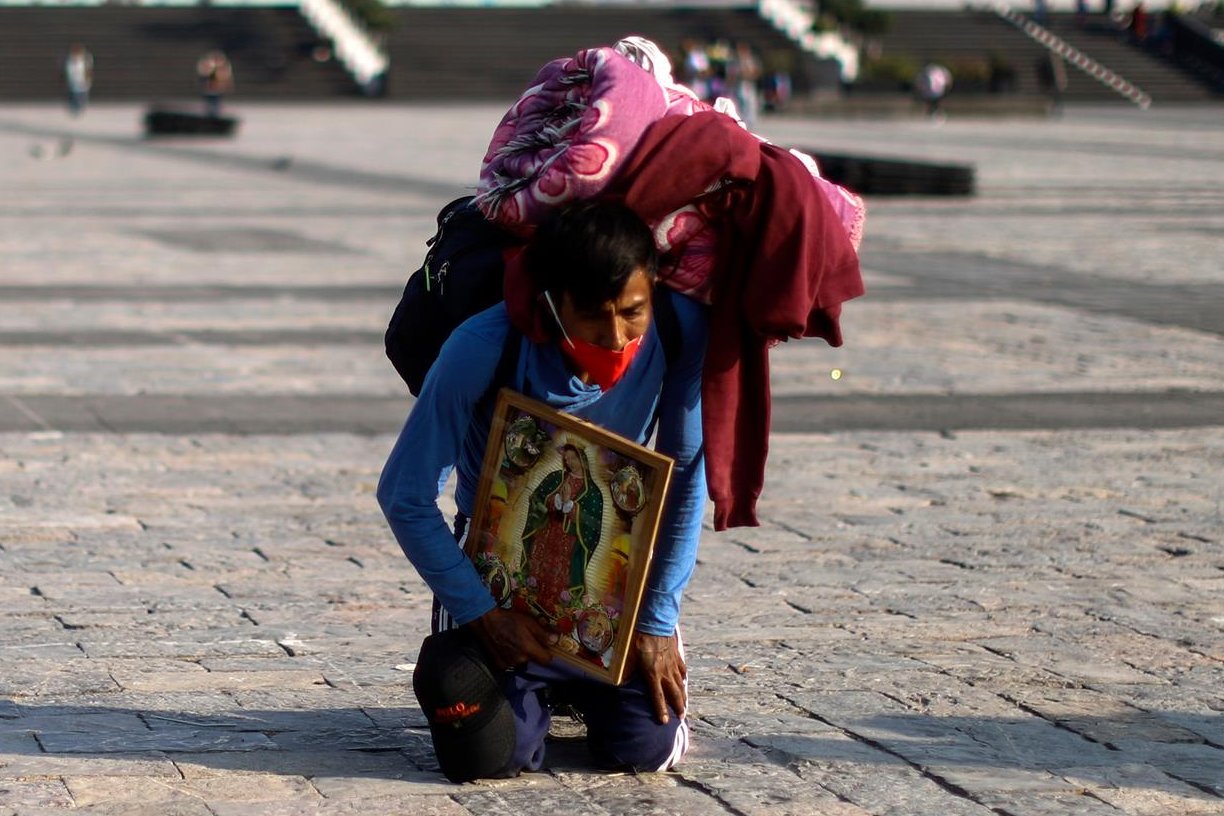 Tras 2 años de pandemia por COVID-19, Ciudad de México espera  la llegada de 10 millones de peregrinos a la Basílica de Guadalupe el 12 de diciembre.
(Foto: EFE)