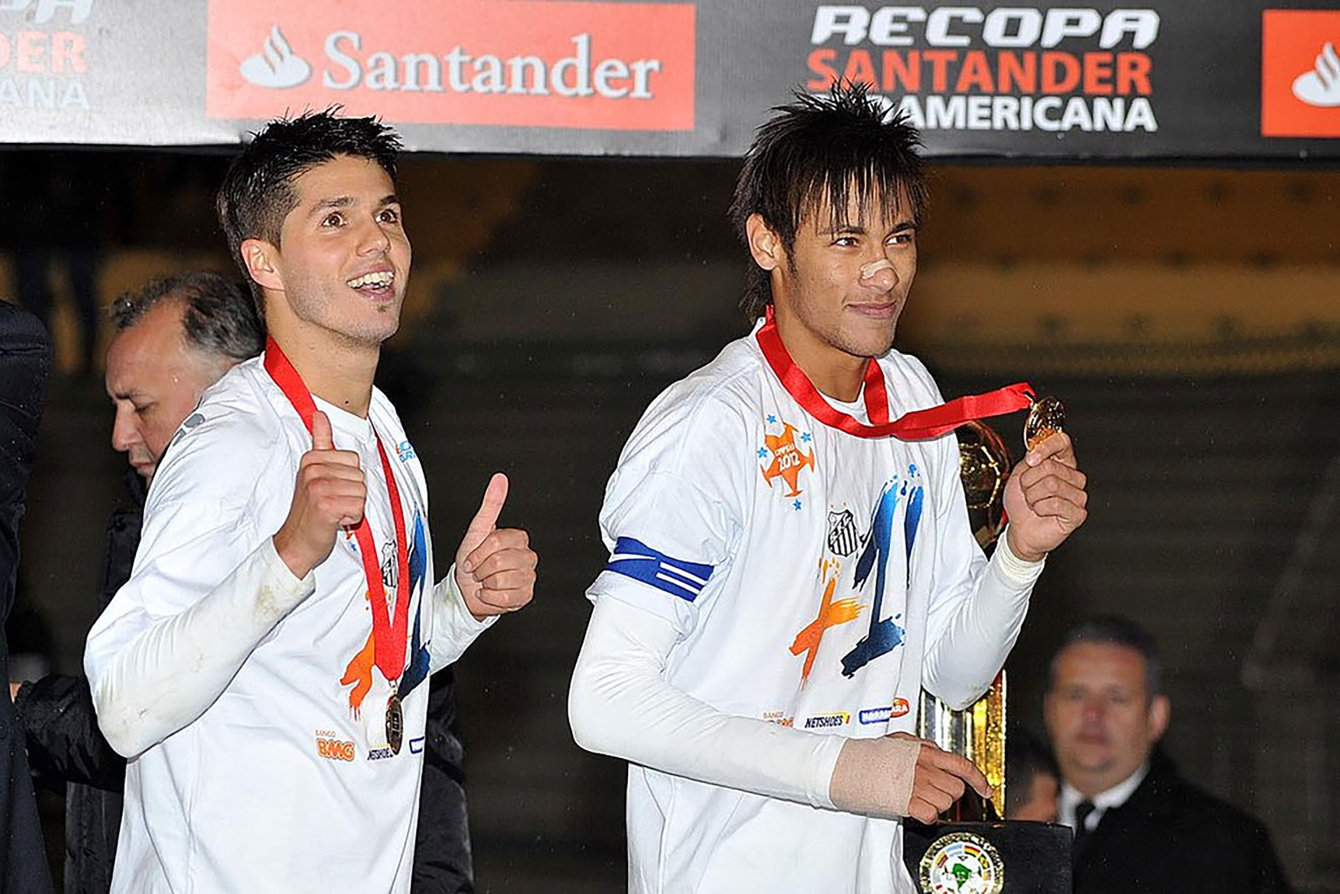El brasileño Neymar fue prácticamente la única contención que tuvo el Patito Rodríguez durante su paso por Santos