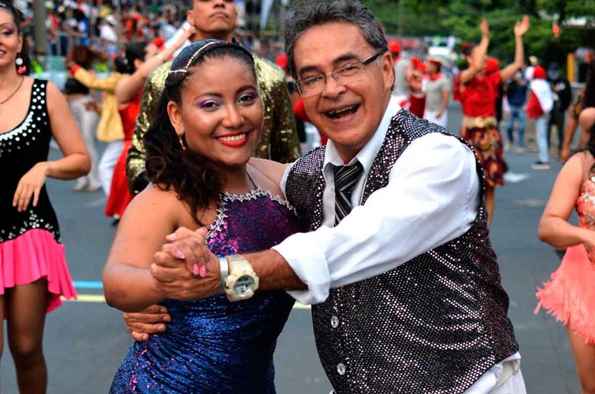 Dentro de las festividades en esta temporada se destacan el Aguinaldo Boyacense, la Feria de Cali, los Carnavales de Blancos y Negros en Pasto y el Carnaval de Riosucio.