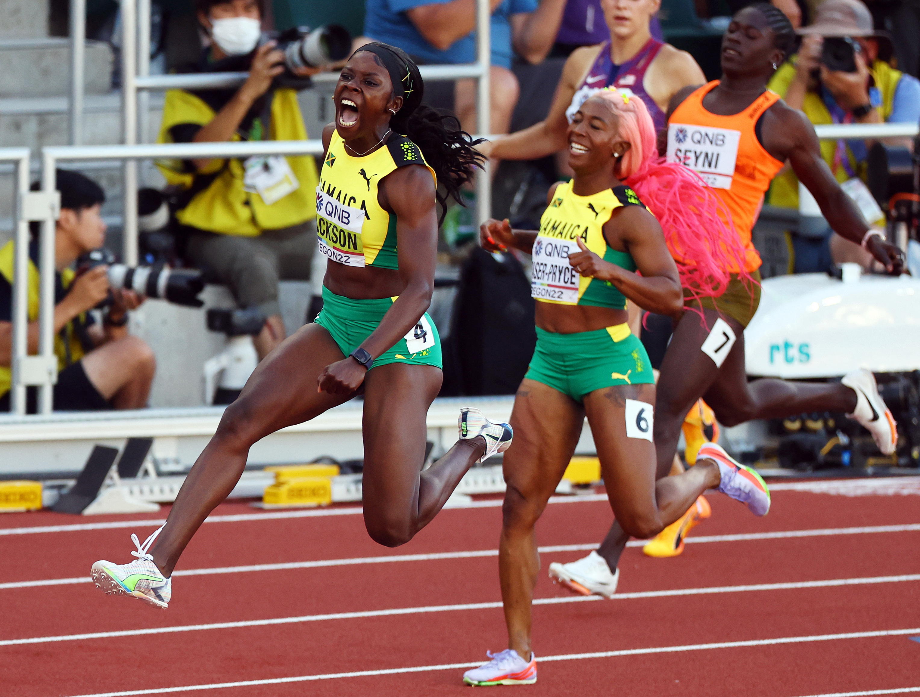 Athletics - World Athletics Championships - Women's 200 Metres - Final - Hayward Field, Eugene, Oregon, U.S. - July 21, 2022 Jamaica's Shericka Jackson celebrates after crossing the line to win ahead of second placed Jamaica's Shelly-Ann Fraser-Pryce after setting a new world championship record during the women's 200 metres final REUTERS/Mike Segar