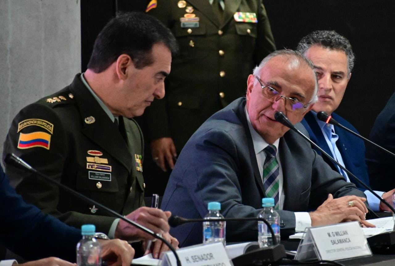 Ministro de Defensa, Iván Vélasquez, durante el Foro ‘Desafíos de Seguridad y Territorio’. @mindefensa/Twitter
