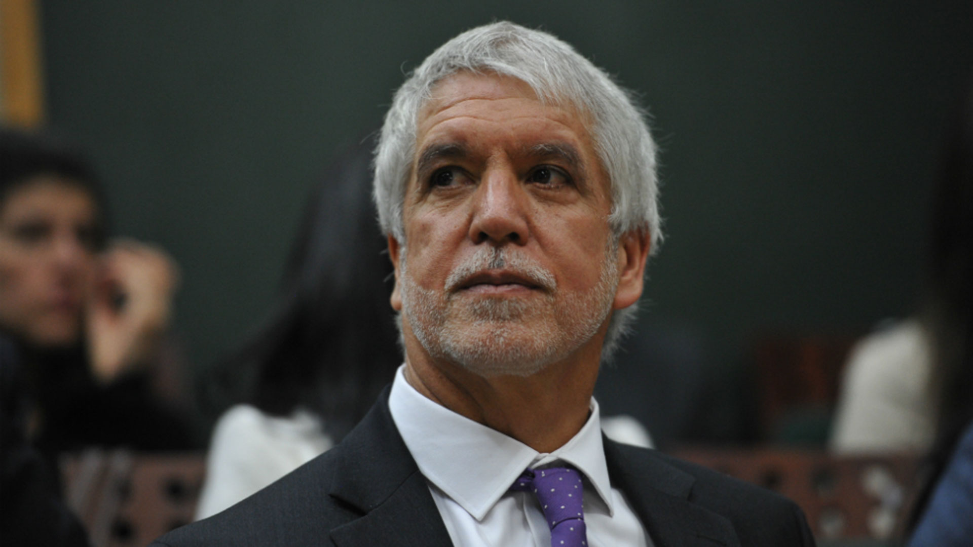 Enrique Peñalosa continuaría en carrera presidencial por ley que permite a ciudadanos colombianos nacidos en el extranjero participar en cargos públicos en Colombia