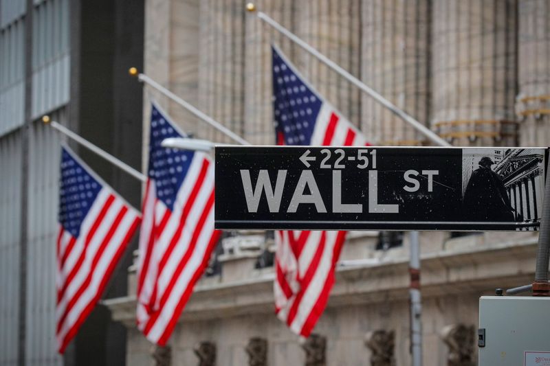 Imagen de archivo de una señal de Wall Street en Nueva York, EEUU. 16 febrero 2021. REUTERS/Brendan McDermid