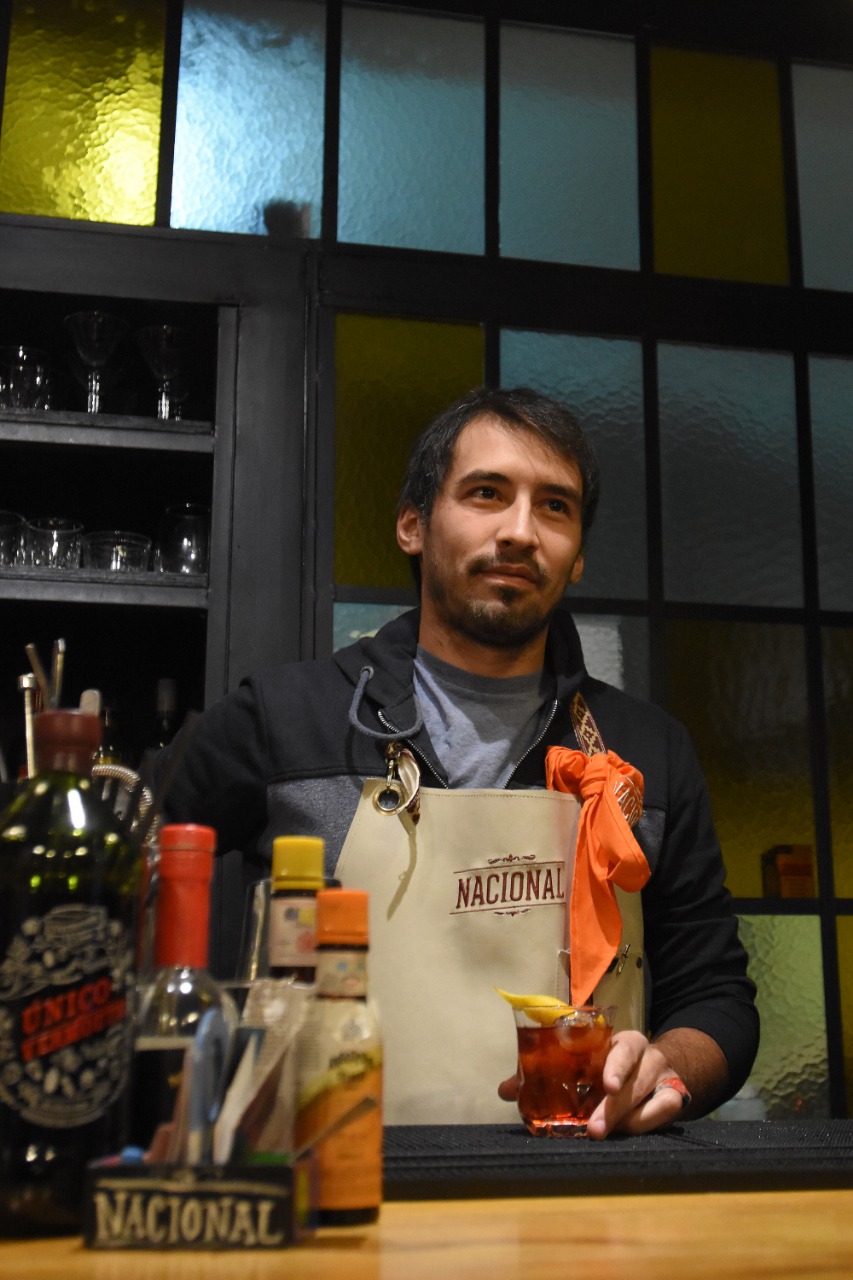 Danilo Casalini tiene 34 años, es líder en coctelería de autor y hace cinco años fundó el bar Nacional en su ciudad
