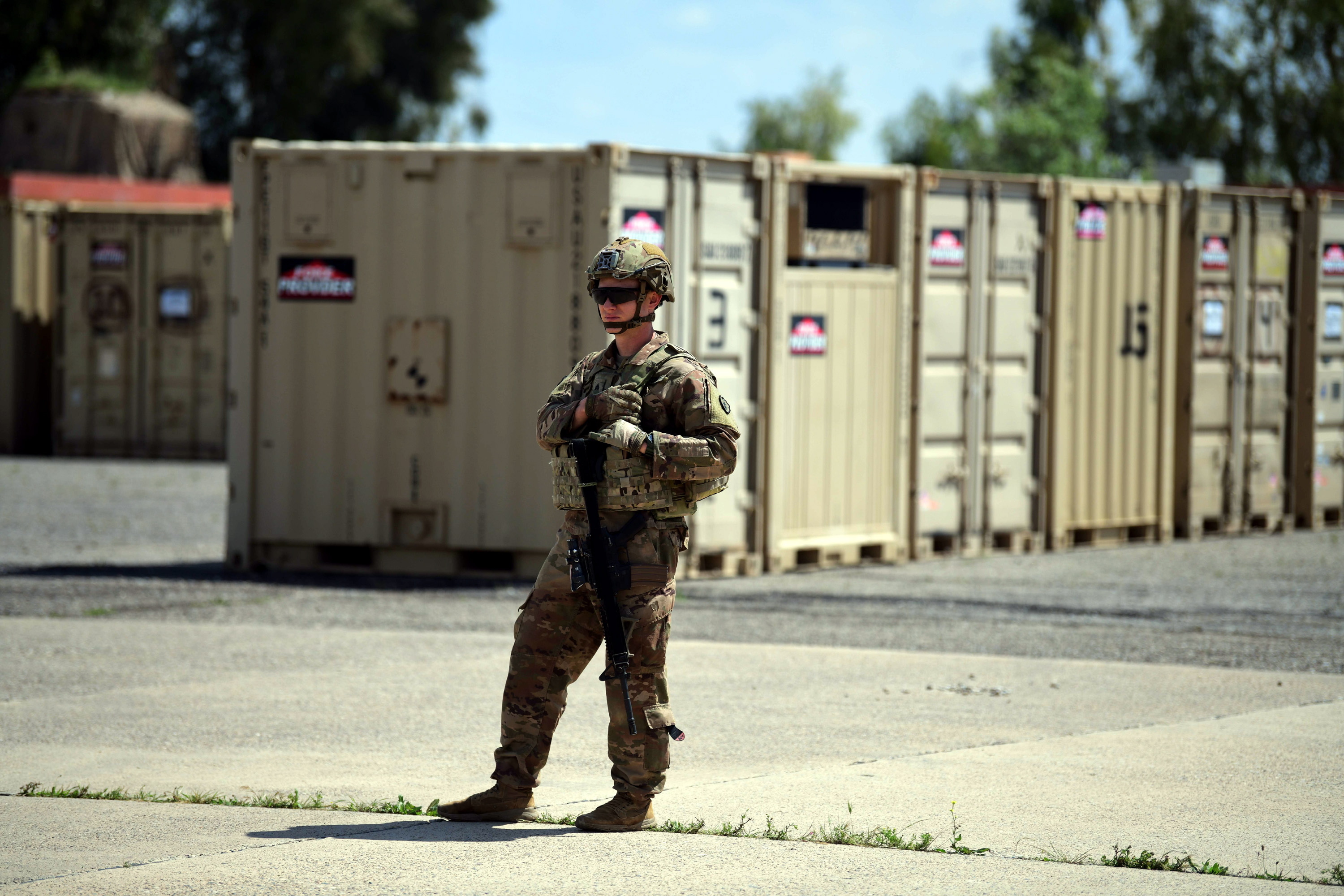 Un soldado estadounidense hace guardia en una base aerea cerca de Kirkuk, en Irak. EFE/EPA/MURTAJA LATEEF/Archivo
