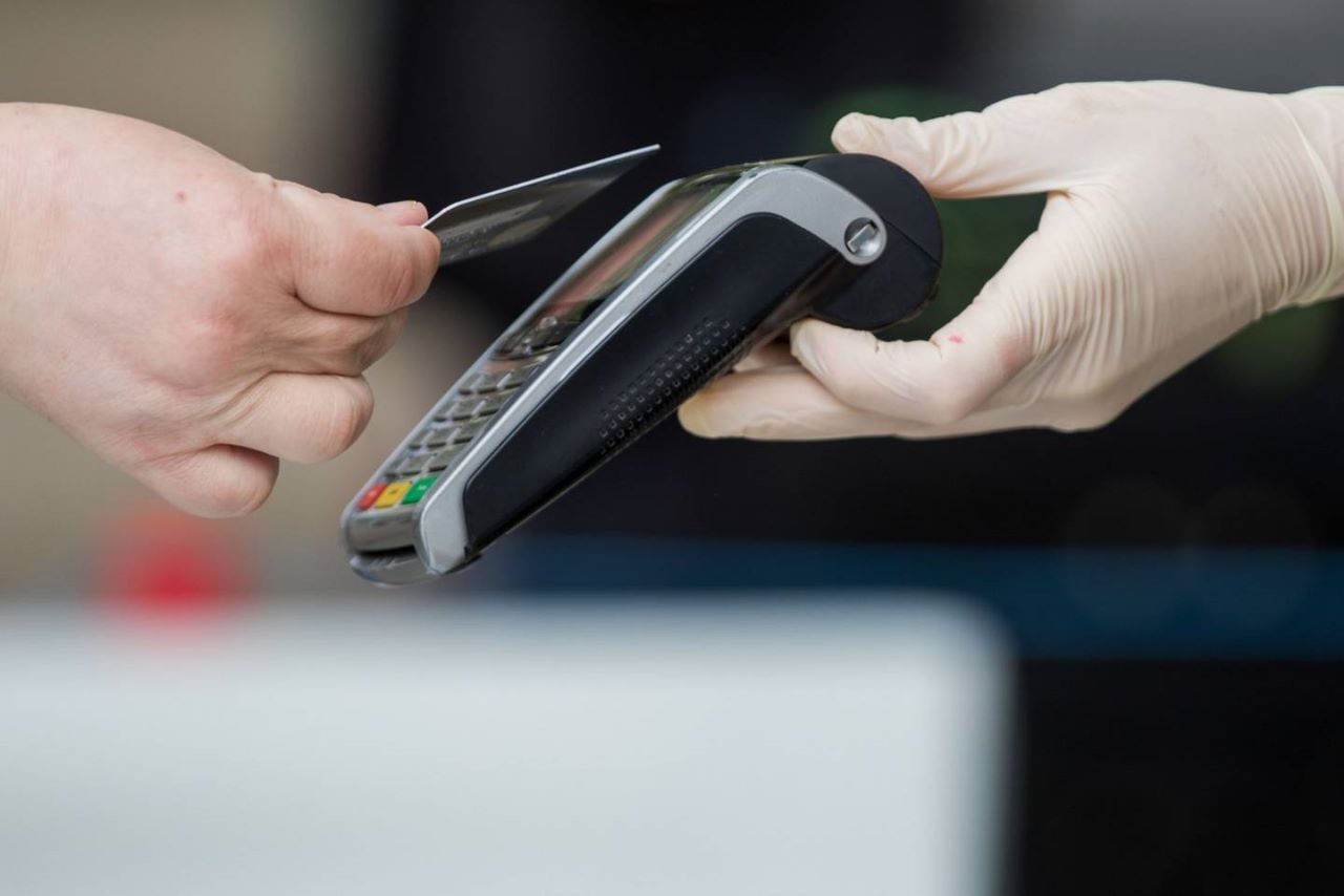 Aumento en las compras con tarjeta de crédito podría afectar a los colombianos: Superfinanciera