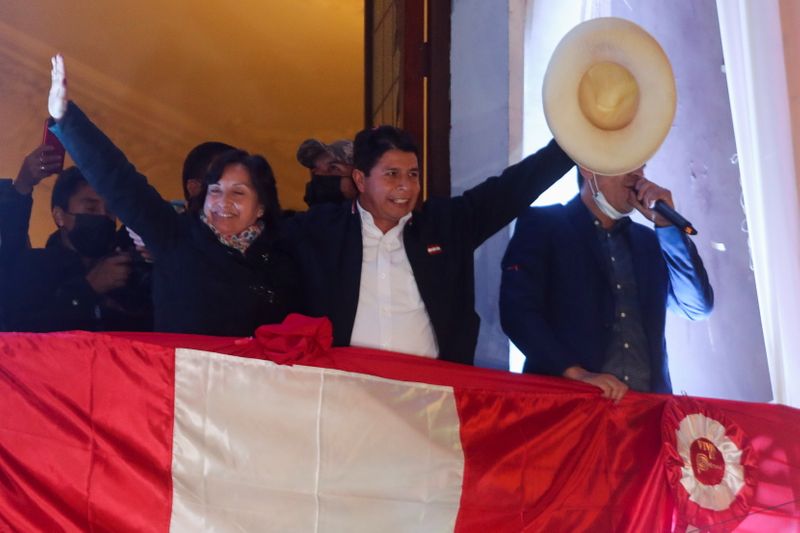 El presidente electo de Perú, Pedro Castillo, celebra su proclamación en la sede del partido Perú Libre en Lima.  Julio 19, 2021. REUTERS/Sebastian Castañeda
