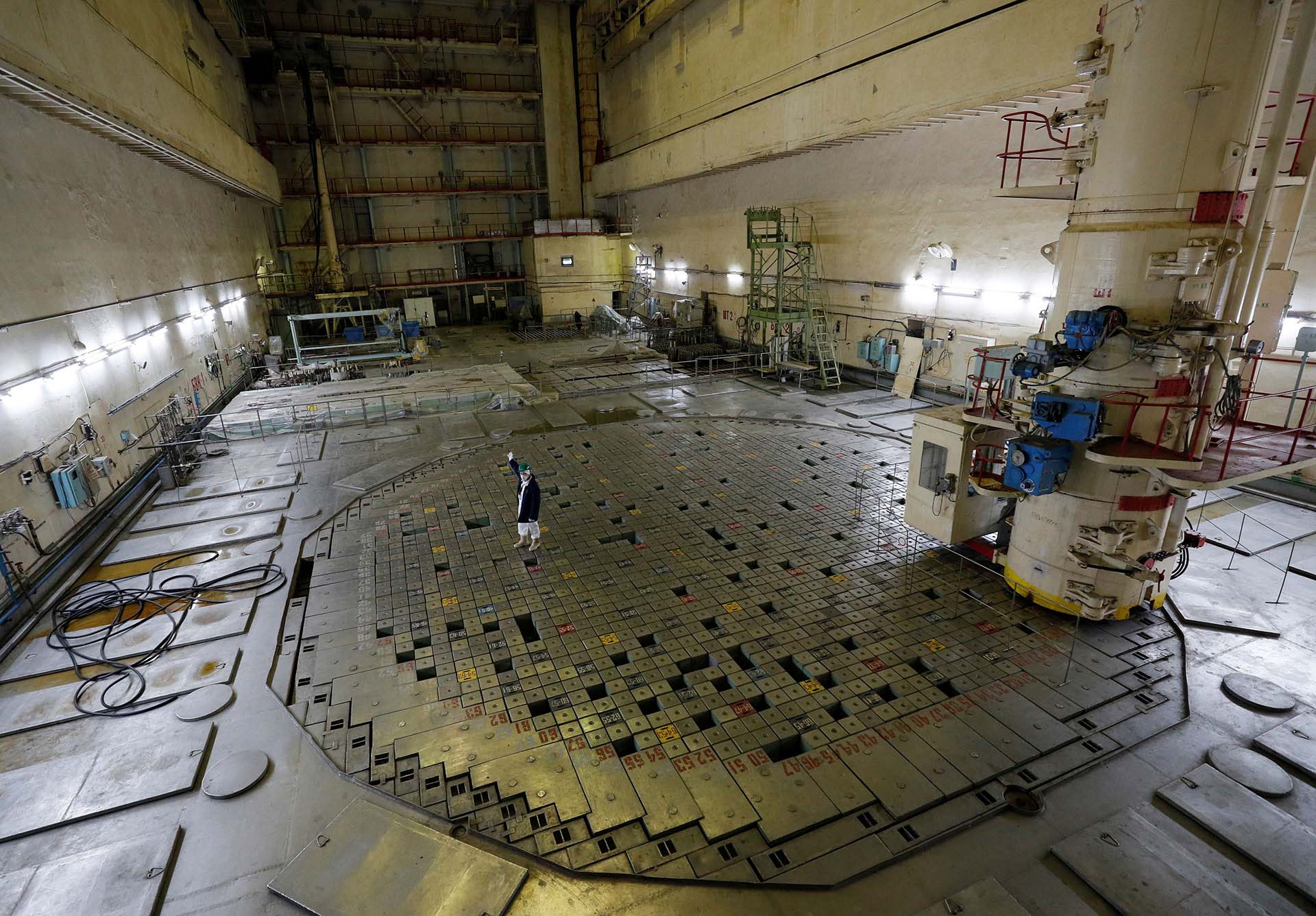 Dentro de una sala de reactores en la planta nuclear de Chernobyl en marzo de 2021 (REUTERS/Gleb Garanich) 