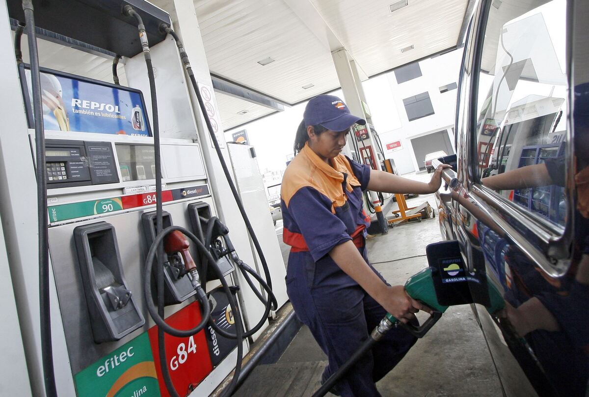 OPECU anuncia alza de combustibles en Lima. (Foto: Andina)