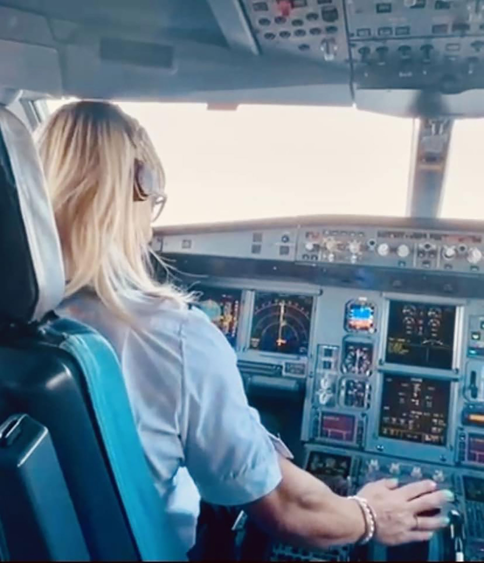 Campolieto es la primera mujer trans en comandar un vuelo internacional de Aerolíneas Argentinas