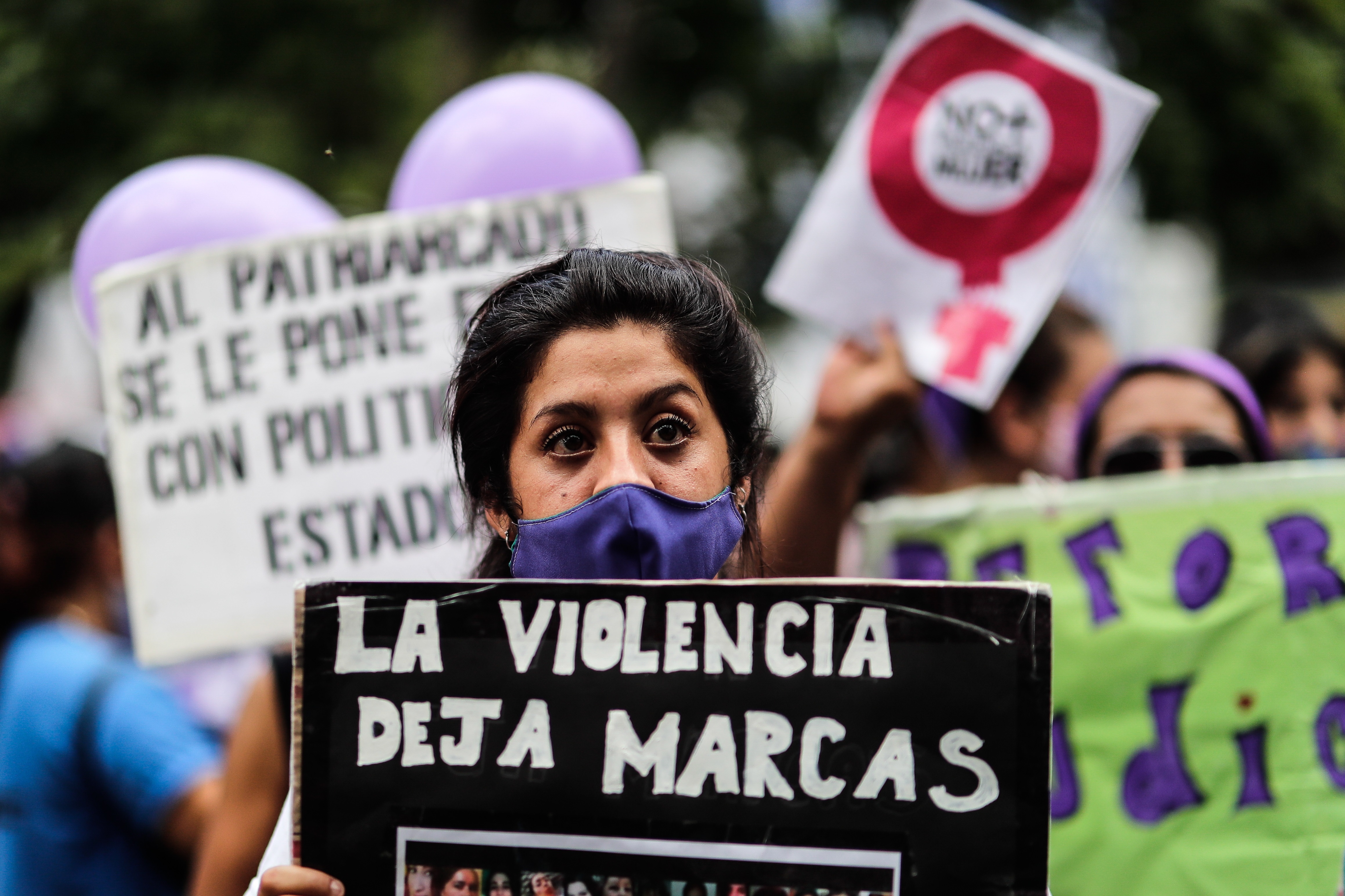 Hay un femicidio cada 33 horas en el país y la violencia de género  psicólogica encabeza las denuncias - Infobae