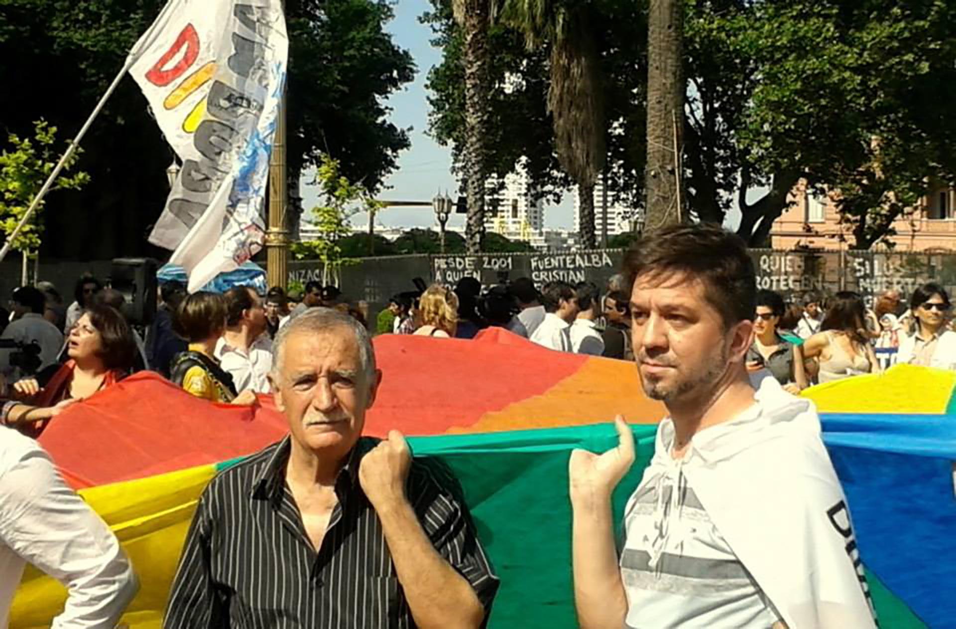 Héctor Anabitarte en una manifestación en Plaza de Mayo