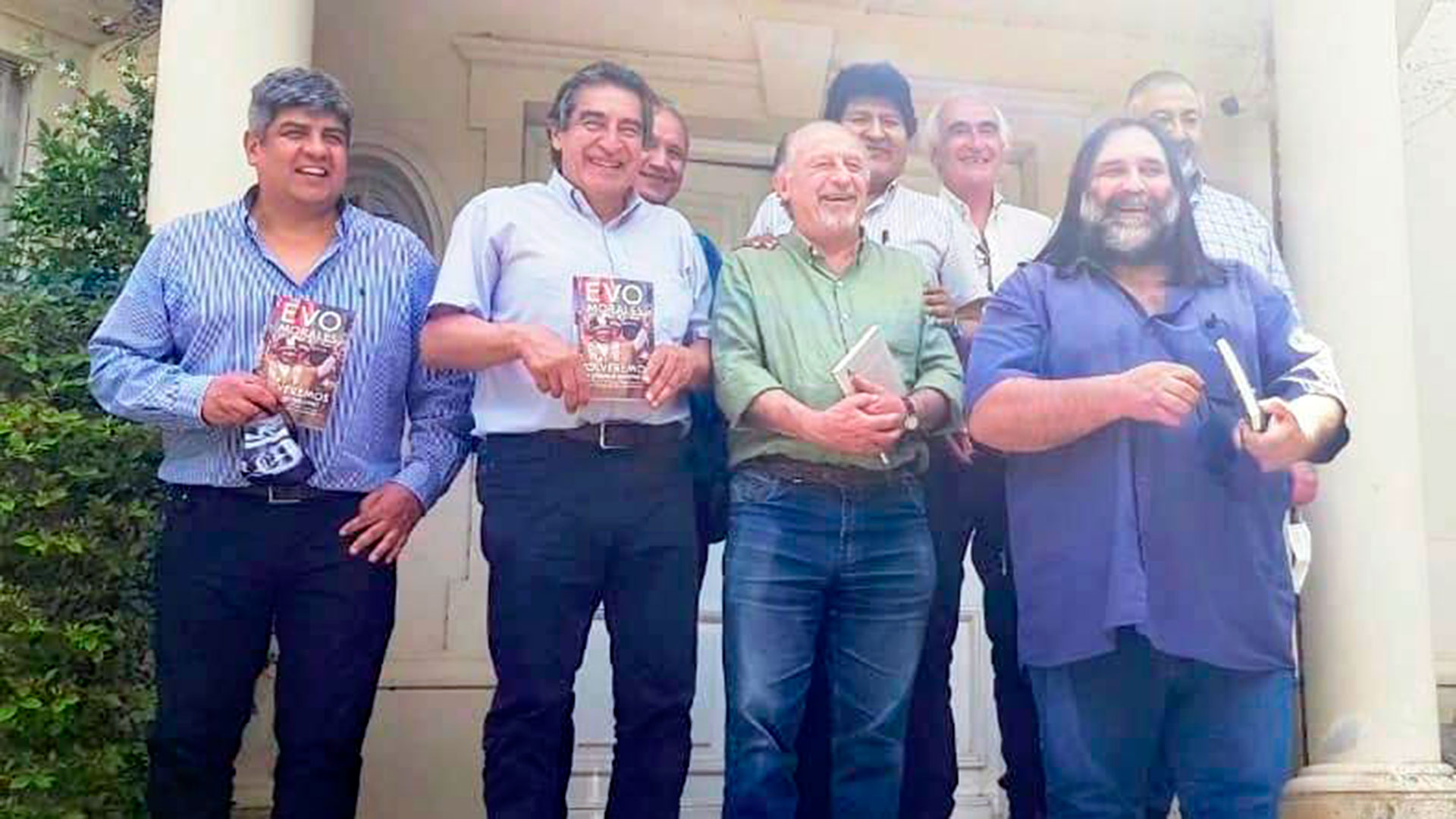 Pablo Moyano, Roberto Baradel y otros sindicalistas, en una foto antigua, con Evo Morales.