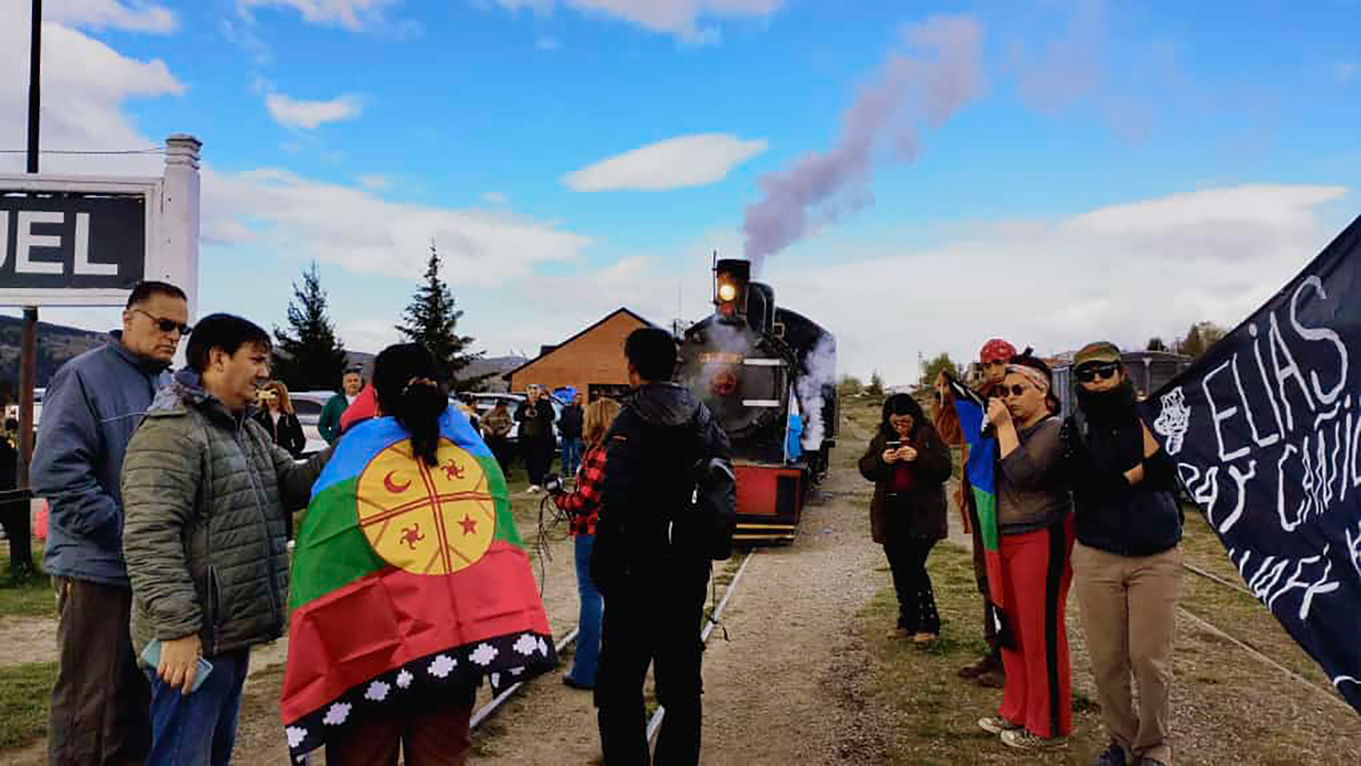 Un grupo de mapuches bloqueó la salida de La Trochita en Chubut