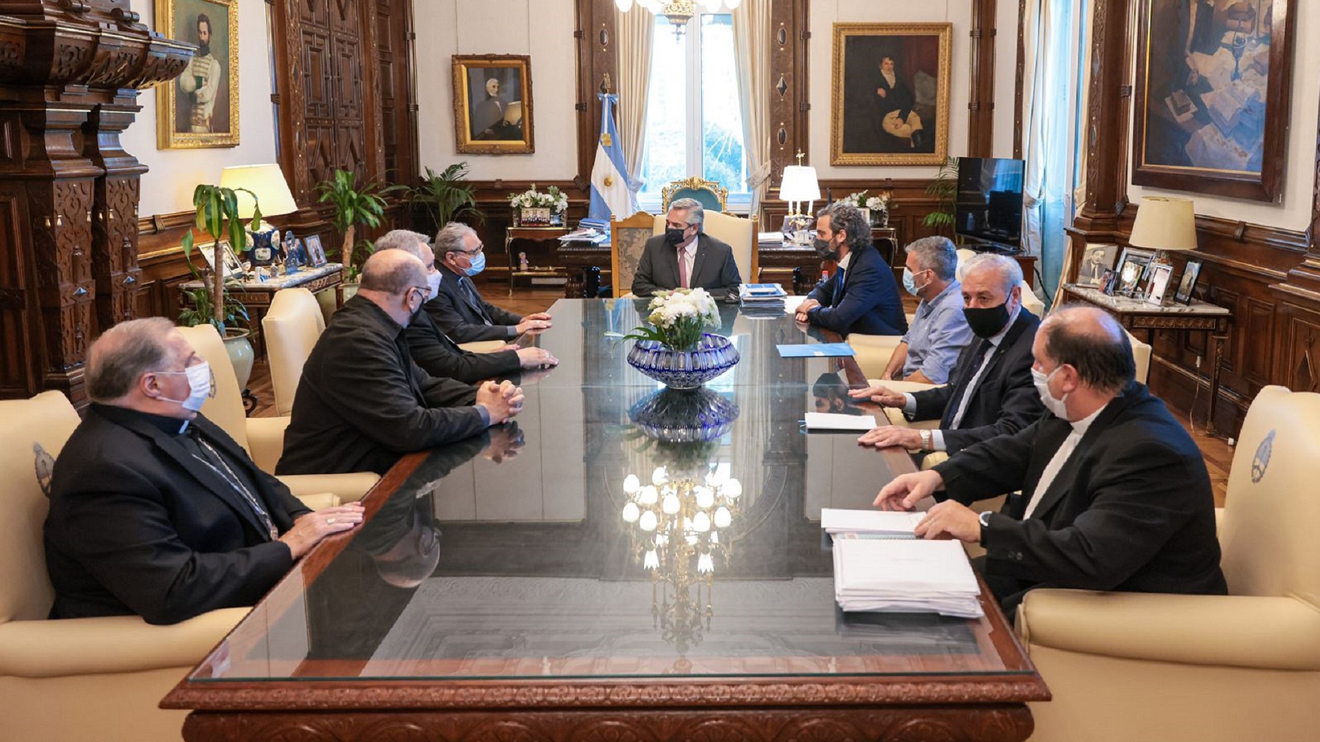 El presidente Alberto Fernández reunido en Casa Rosada con representantes de la Iglesia Católica argentina en diciembre del año pasado.