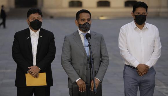The congressmen identified as members of the group 'Los Niños' are 6: Raúl Doroteo, Elvis Vergara, Juan Carlos Mori, Jorge Flores, Darwin Espinoza and Ilich López.