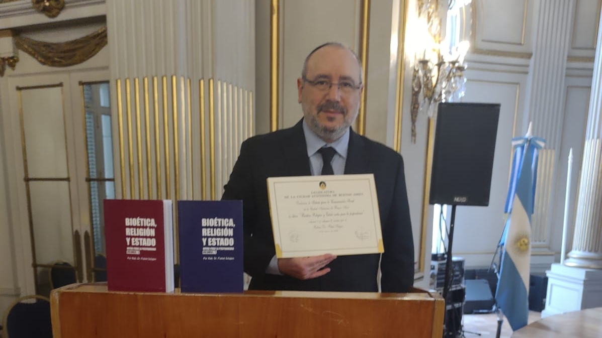 “Bioética, Religión y Estado”: la obra del rabino Fishel Szlajen fue distinguida en la Legislatura porteña