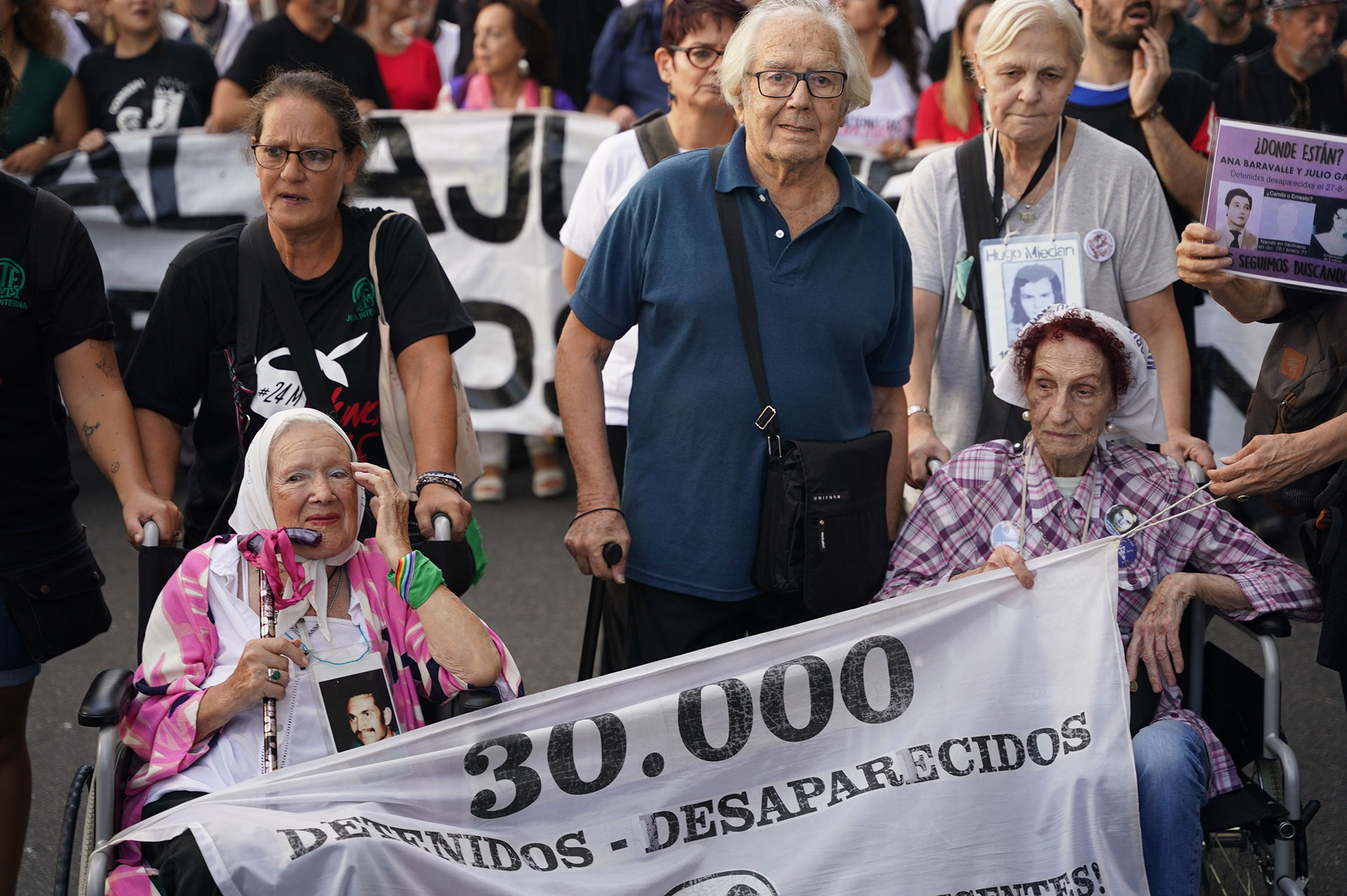 Nora Cortiñas, fundadora de Madres de Plaza de Mayo, y Adolfo Perez Esquivel, Premio Nobel de la Paz