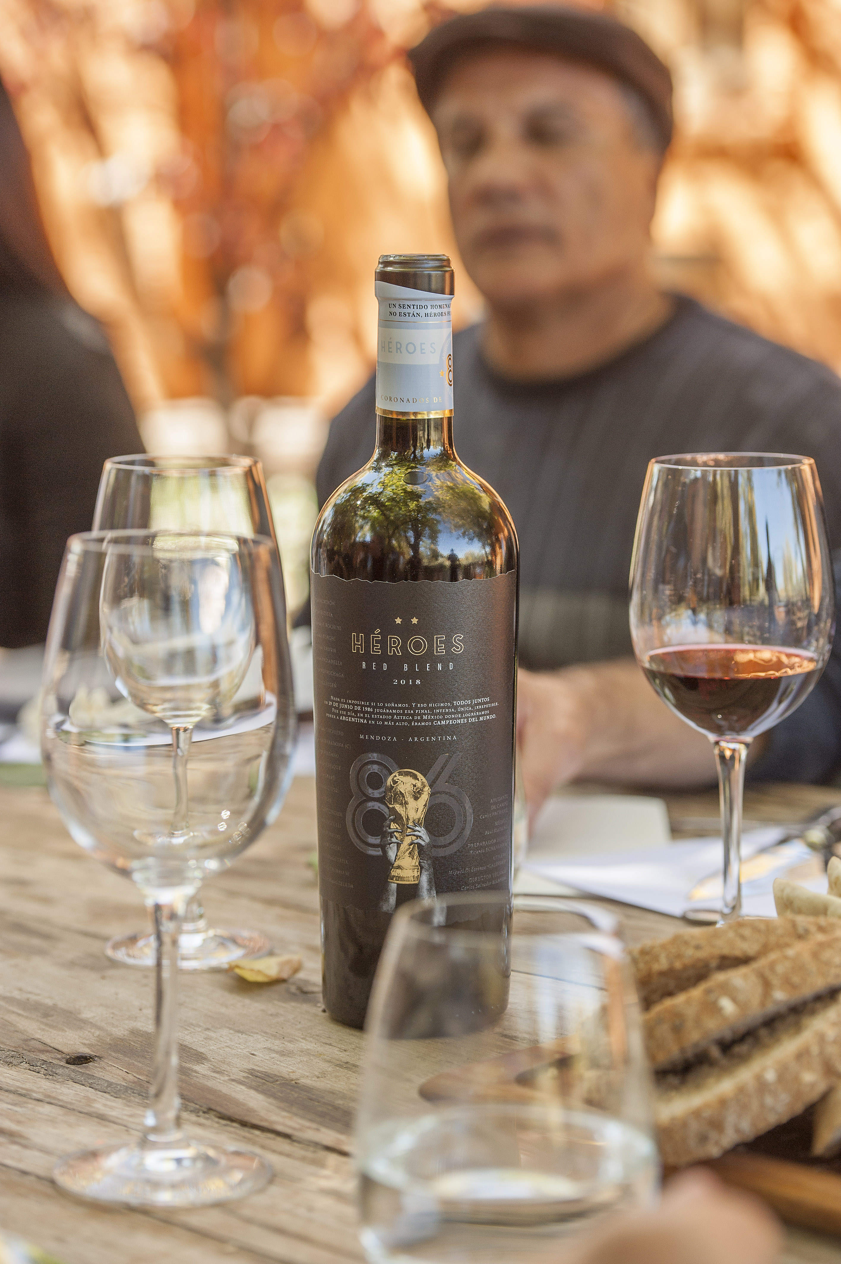 La Final Malbec y Héroes Blend surgieron en conjunto entre Oscar Ruggieri y Jorge del Valle, gerente comercial en Latinoamérica de la bodega, ya que ambos comparten una larga amistad y la pasión por el fútbol