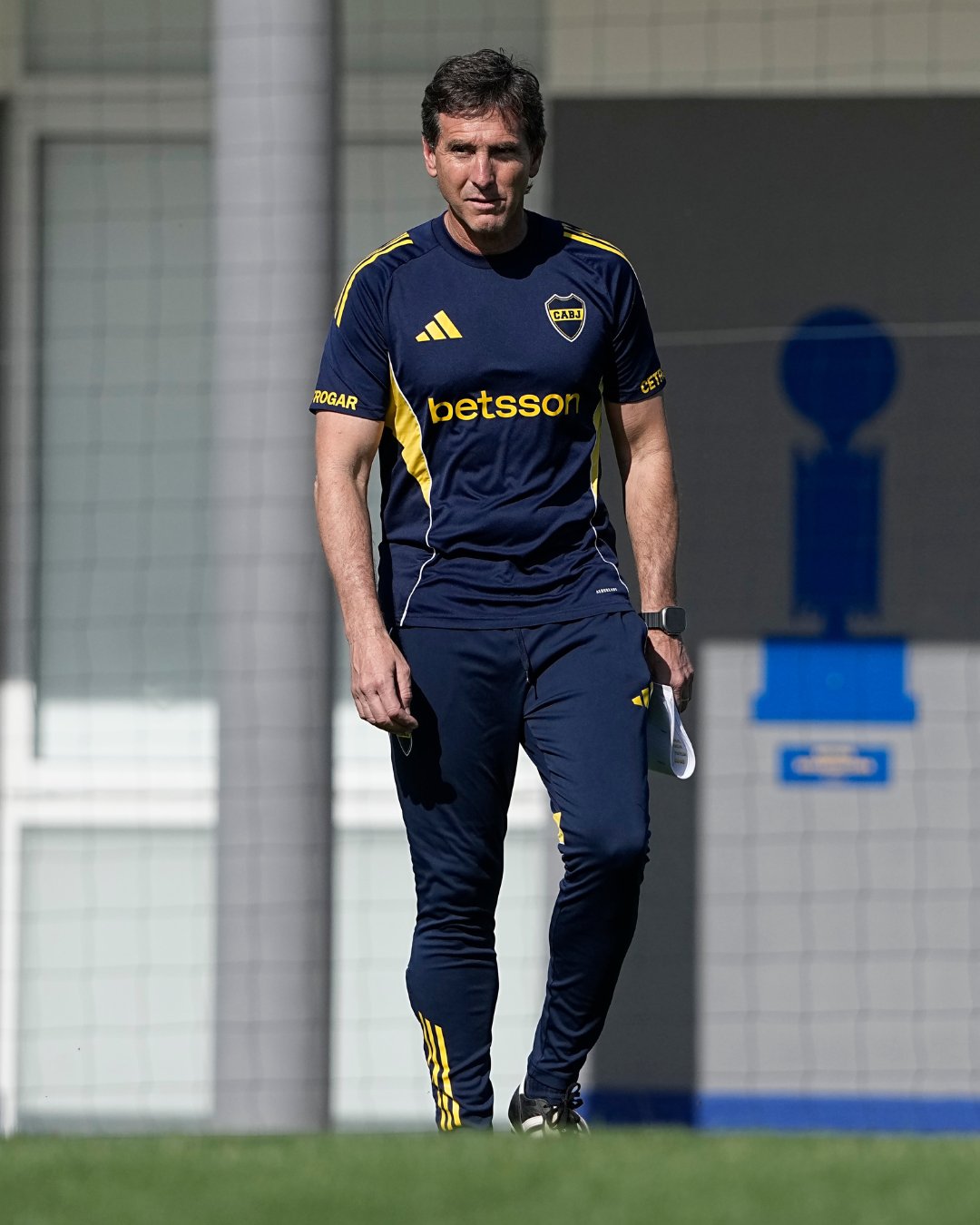 La reacción de Santiago Sosa al pasar junto a Marcos Rojo luego de su expulsión en Racing-Tigre que abrió el debate