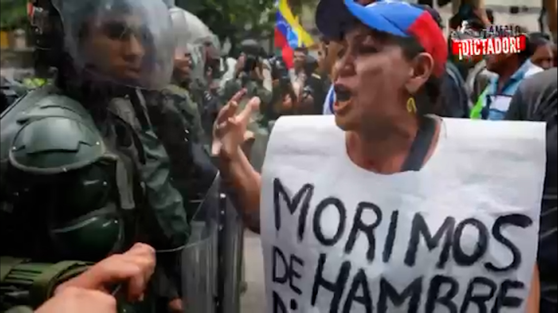 En Latinoamérica el muro todavía no cayó. Los centennials mientras discuten apasionados todo tema desde una perspectiva de género, fueron contemporáneos a una Venezuela colapsando en manos de una nueva dictadura socialista.