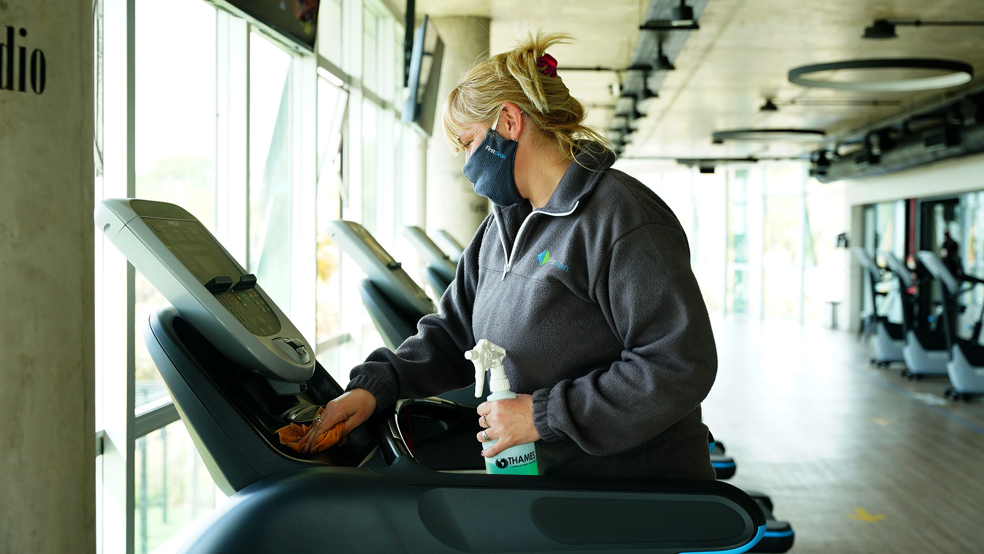 Cada 1.30 horas hay un receso de 20 minutos para desinfectar el gimnasio y los aparatos.