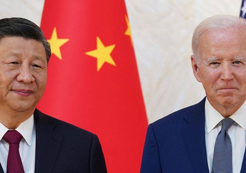 Los presidentes de China, Xi Jinping, y de los Estados Unidos, Joe Biden. (FOTO: REUTERS/Kevin Lamarque)