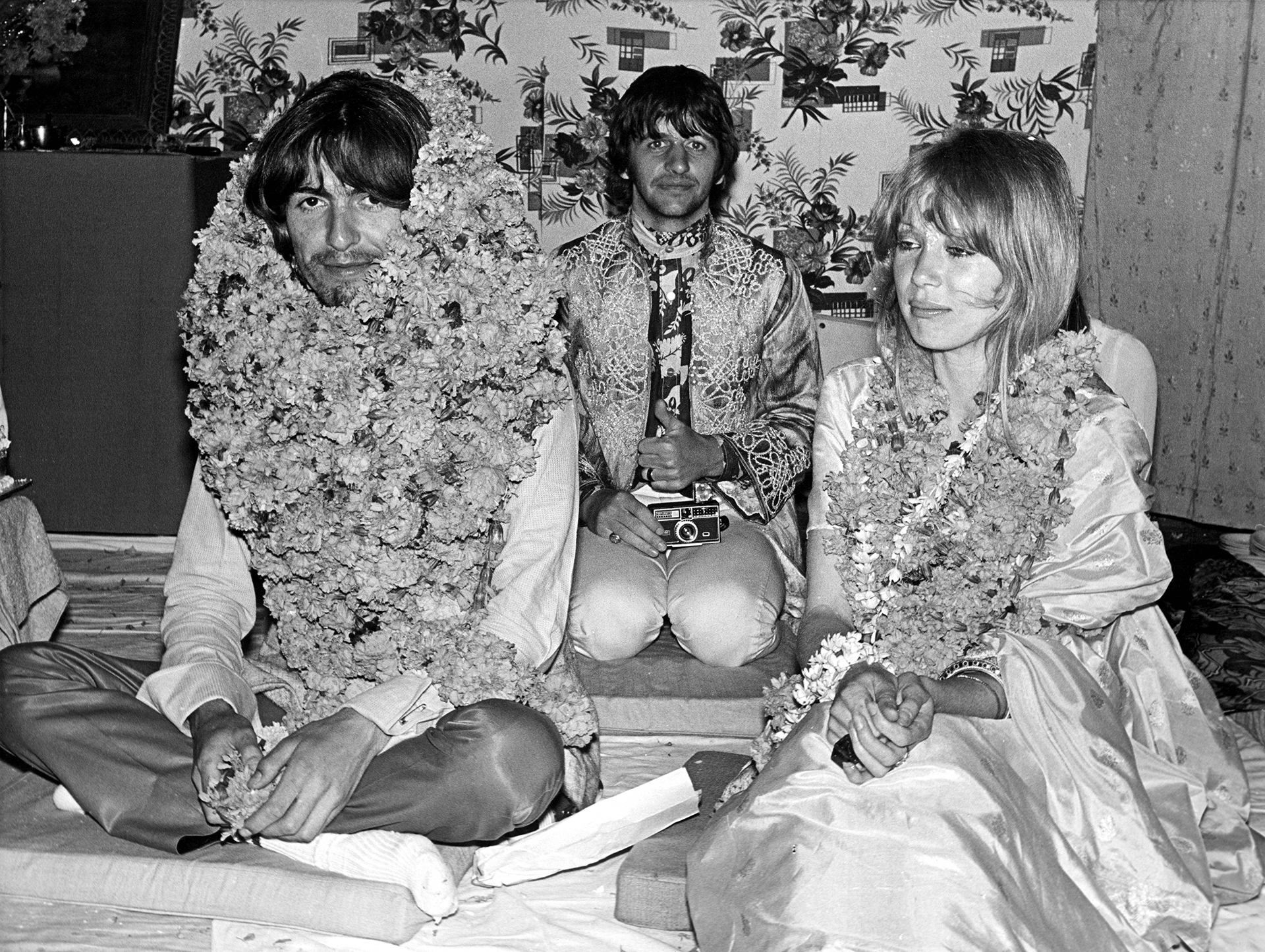 Harrison con su esposa Patty Boyd (la Layla de Eric Clapton), quien se adjudicaba el mérito de haber introducido a George y a los otros tres Beatles en la Meditación Trascendental (MT)(Cummings Archives/Redferns)