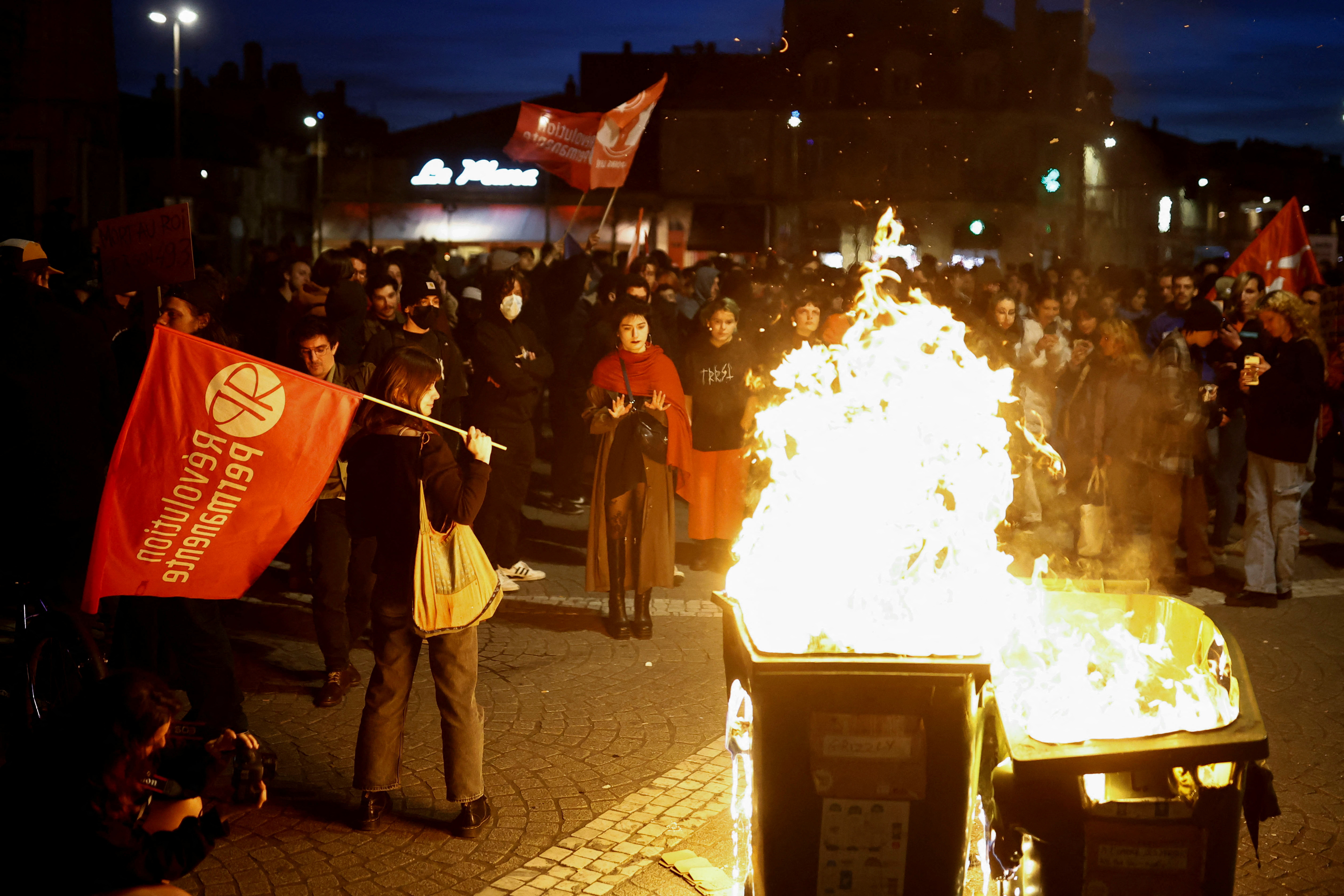 Bordeaux (Burdeos) fue uno de los puntos de mayor violencia en la noche del jueves (REUTERS/Stephane Mahe)