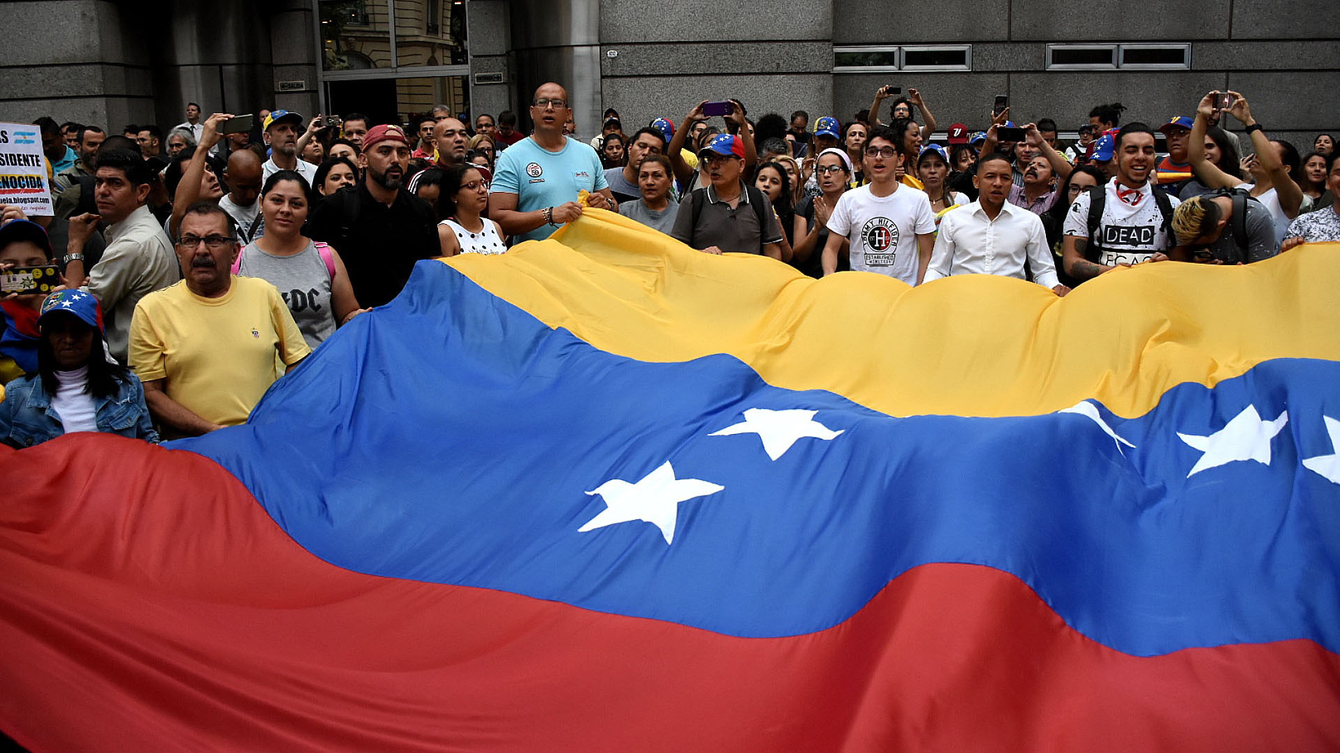 Crece el número de venezolanos en la Argentina y en Juntos por el Cambio salen a la caza de esos votos clave